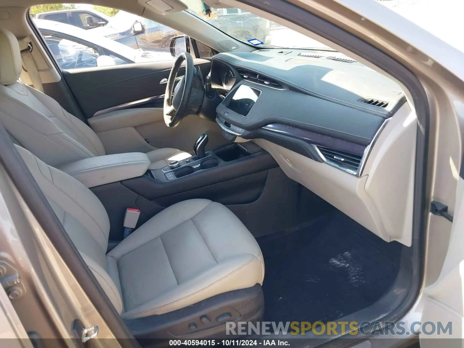 5 Photograph of a damaged car 1GYAZAR4XPF116698 CADILLAC XT4 2023