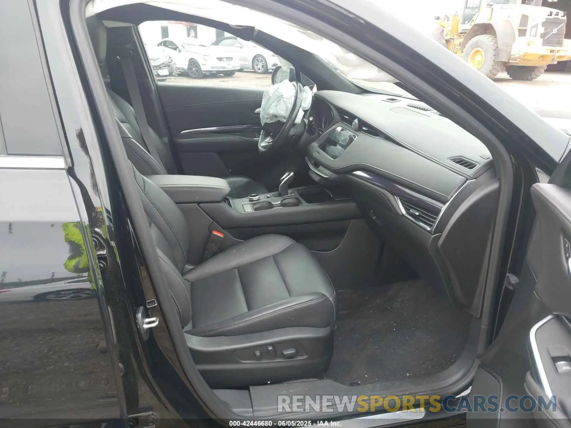 5 Photograph of a damaged car 1GYFZBR41PF107772 CADILLAC XT4 2023