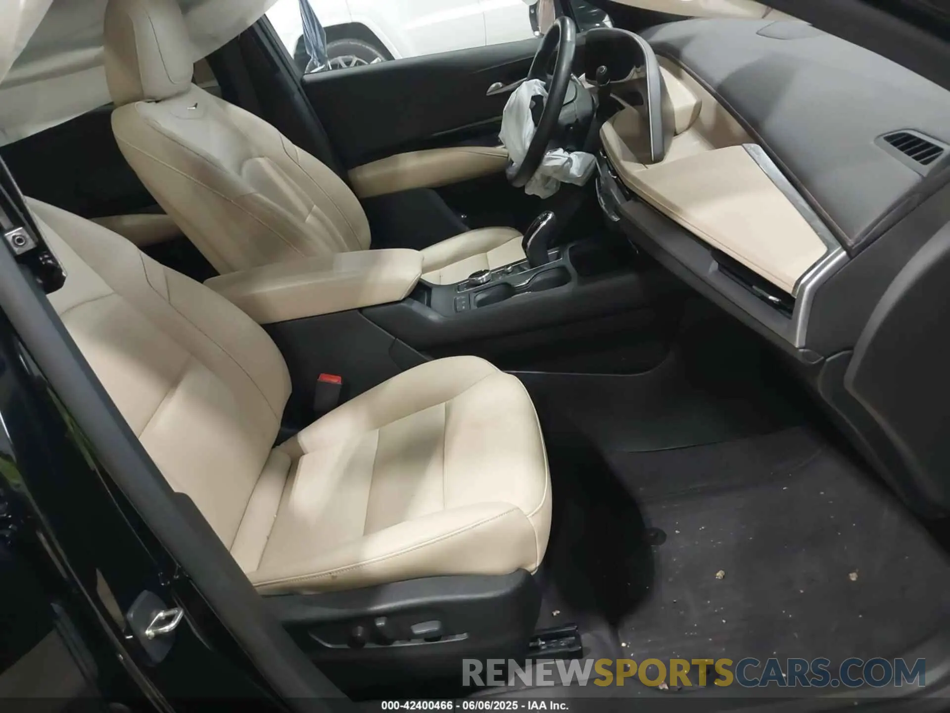 5 Photograph of a damaged car 1GYFZBR4XRF108969 CADILLAC XT4 2024