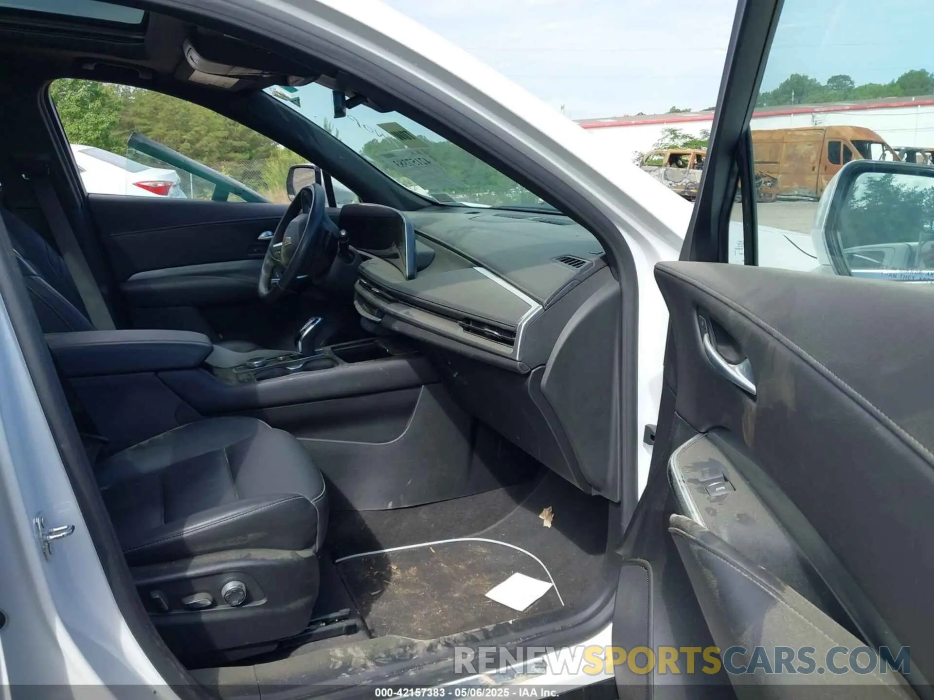 5 Photograph of a damaged car 1GYFZDR43RF147835 CADILLAC XT4 2024