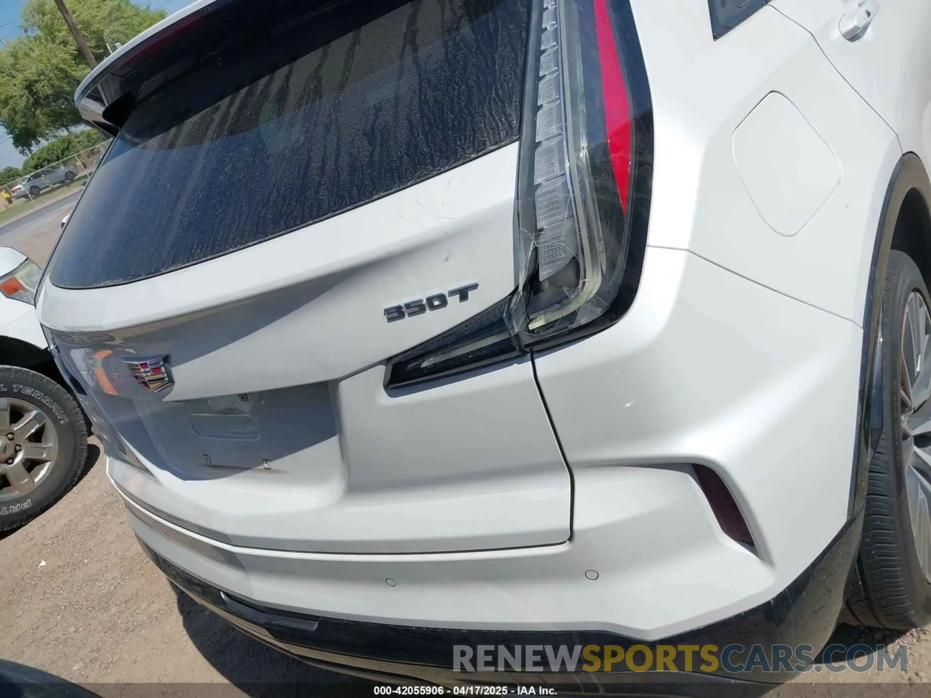 15 Photograph of a damaged car 1GYFZER43RF133293 CADILLAC XT4 2024