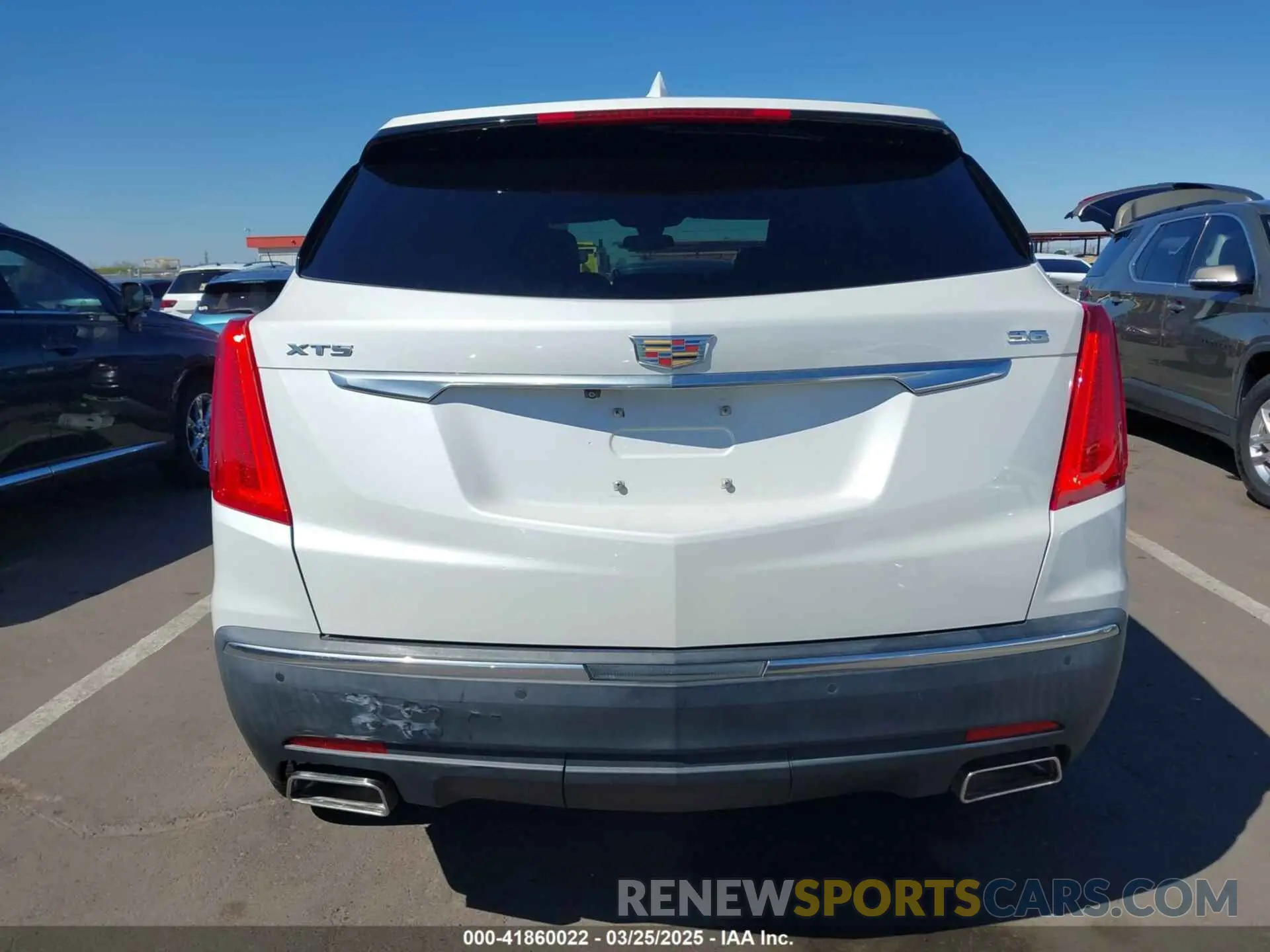 17 Photograph of a damaged car 1GYKNARS1KZ135419 CADILLAC XT5 2019