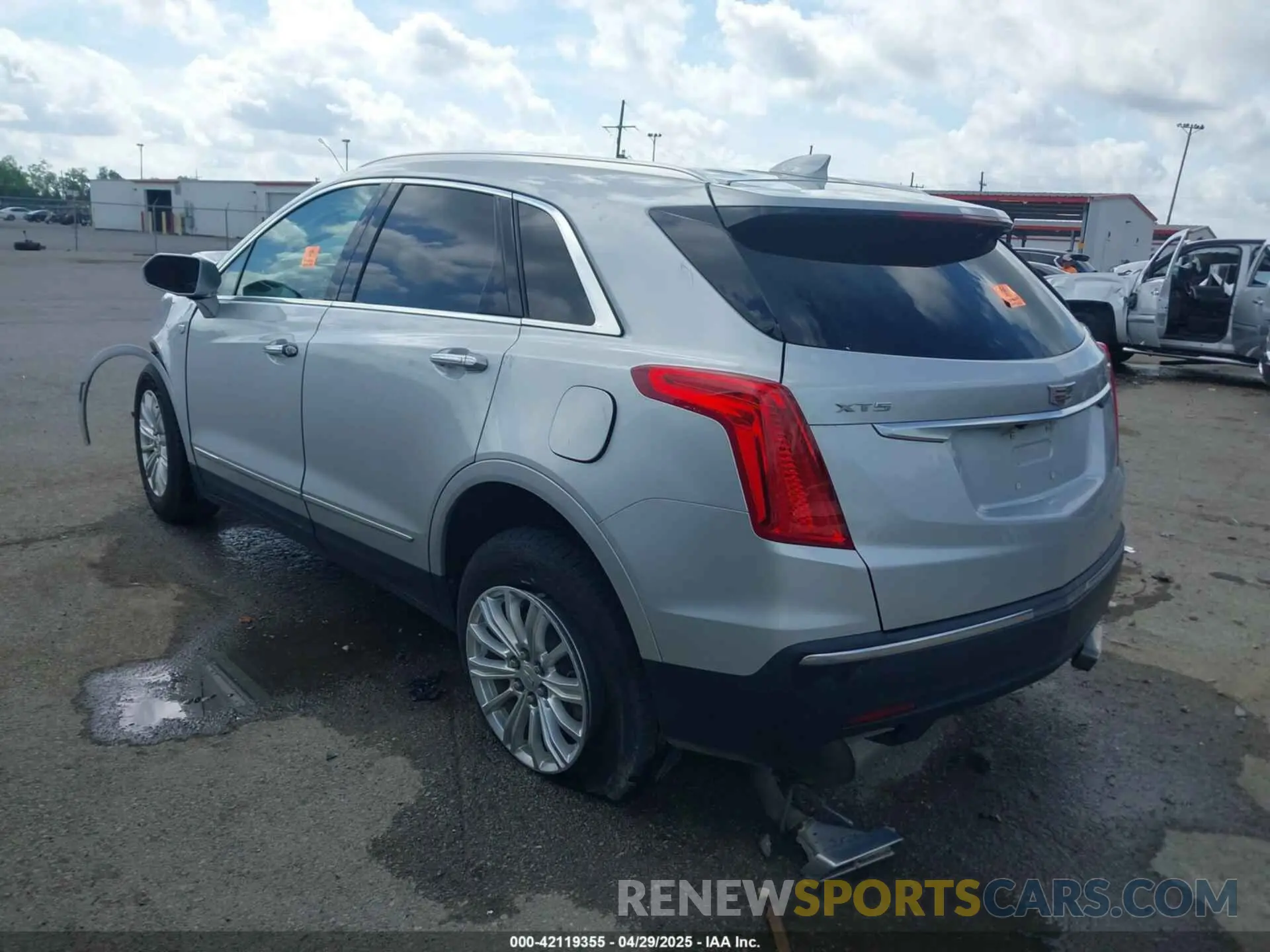 3 Photograph of a damaged car 1GYKNARS3KZ170088 CADILLAC XT5 2019