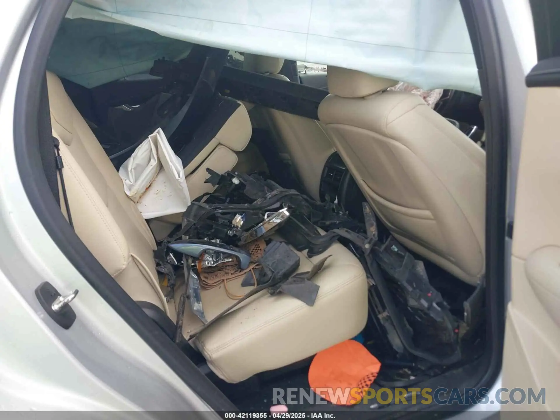8 Photograph of a damaged car 1GYKNARS3KZ170088 CADILLAC XT5 2019
