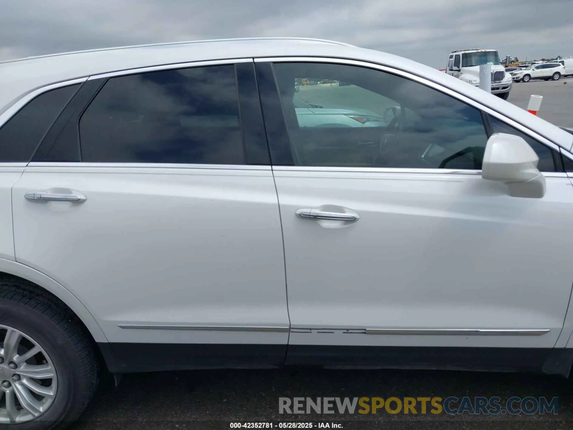 13 Photograph of a damaged car 1GYKNARSXKZ117520 CADILLAC XT5 2019