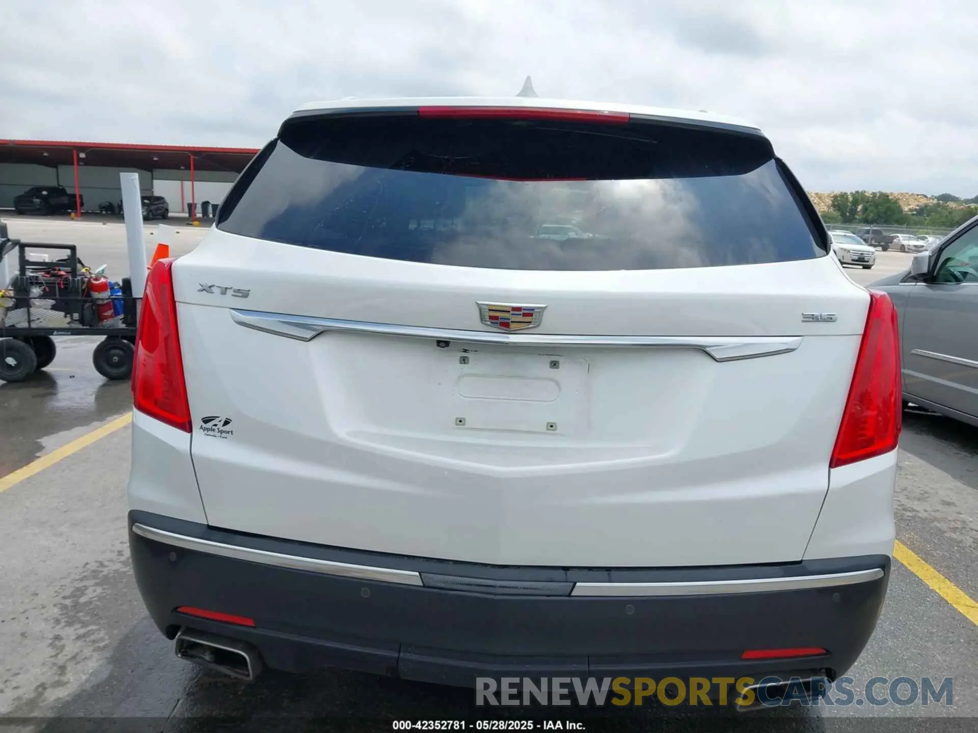 16 Photograph of a damaged car 1GYKNARSXKZ117520 CADILLAC XT5 2019