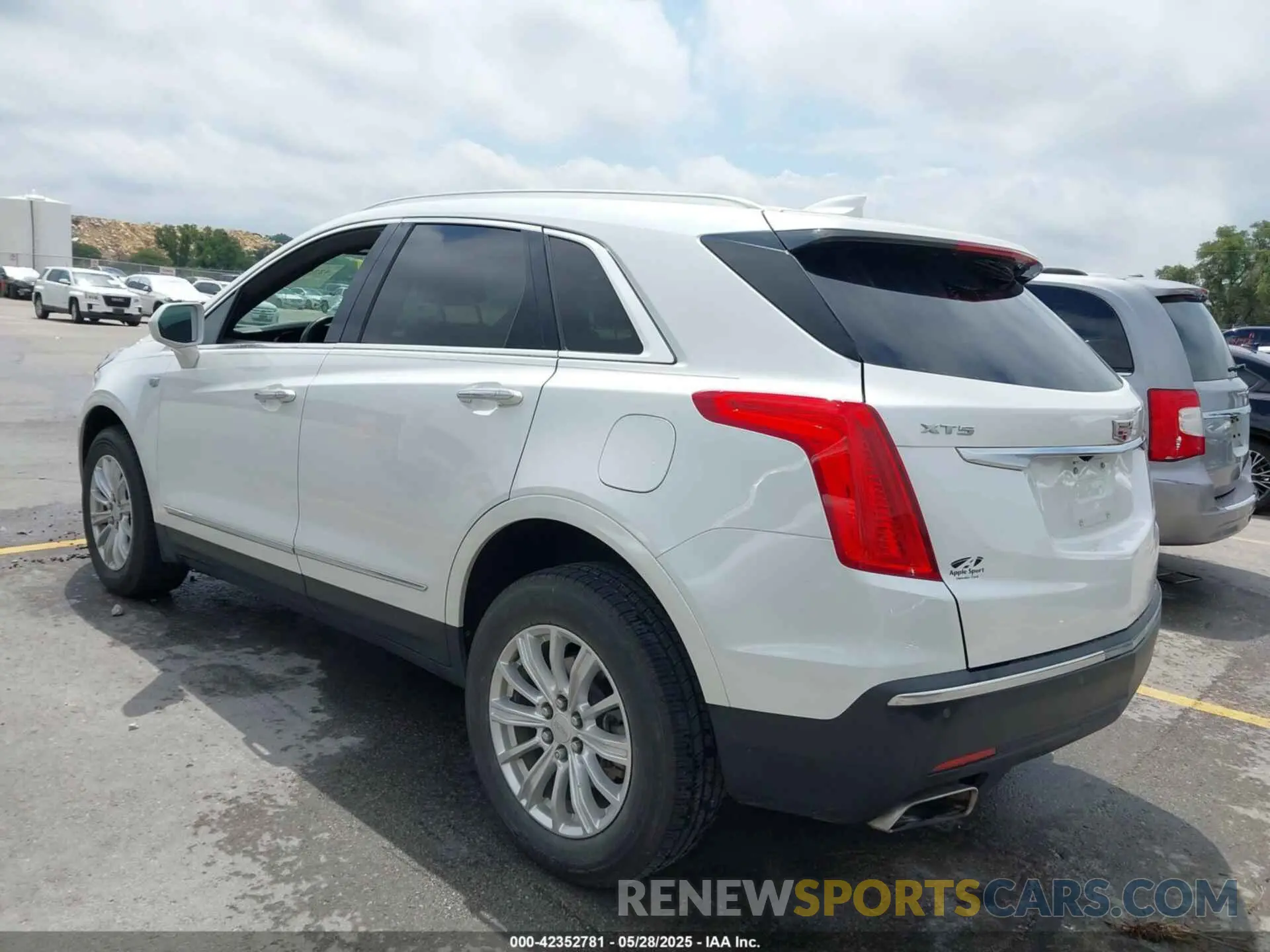 3 Photograph of a damaged car 1GYKNARSXKZ117520 CADILLAC XT5 2019
