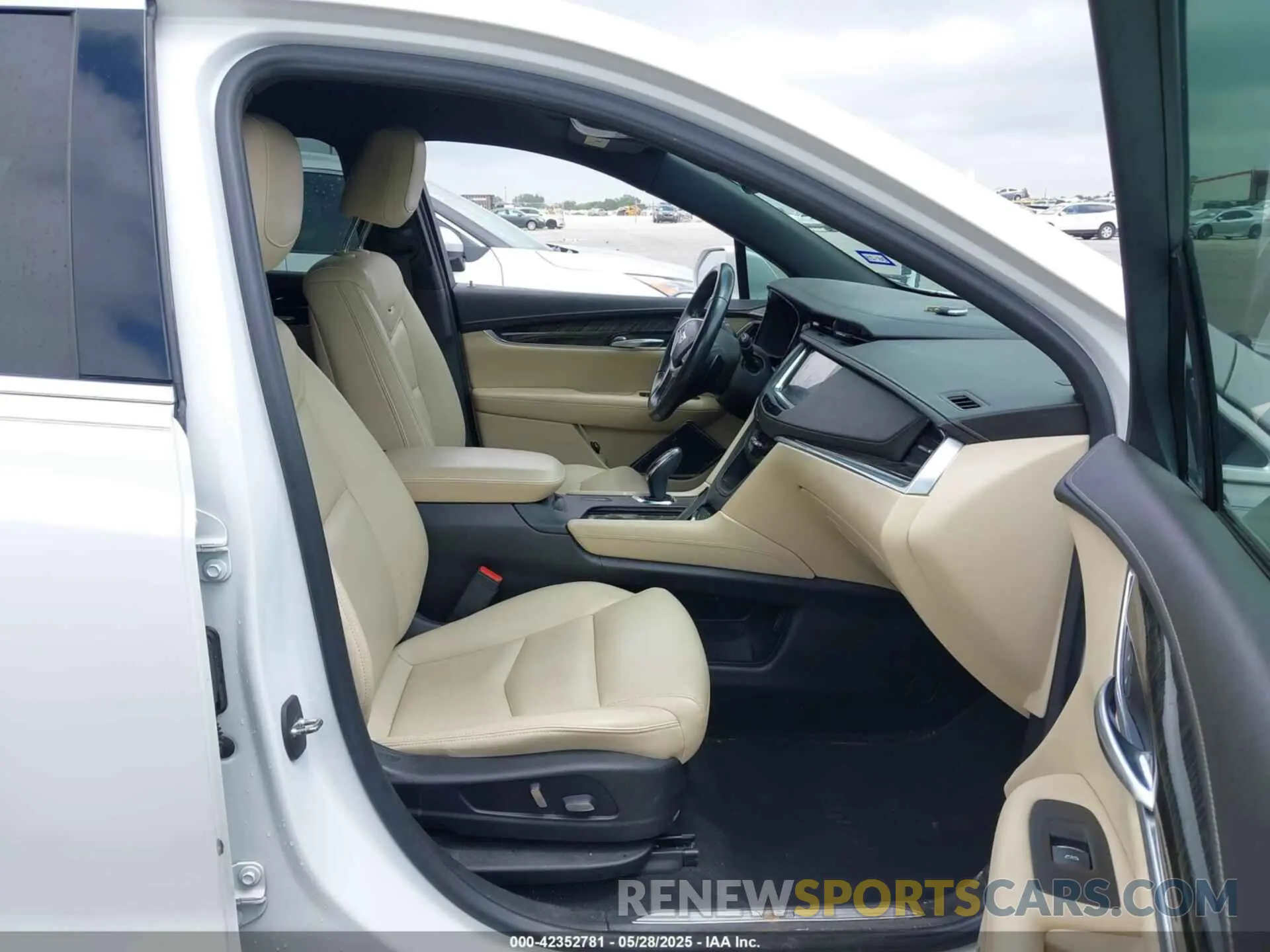 5 Photograph of a damaged car 1GYKNARSXKZ117520 CADILLAC XT5 2019