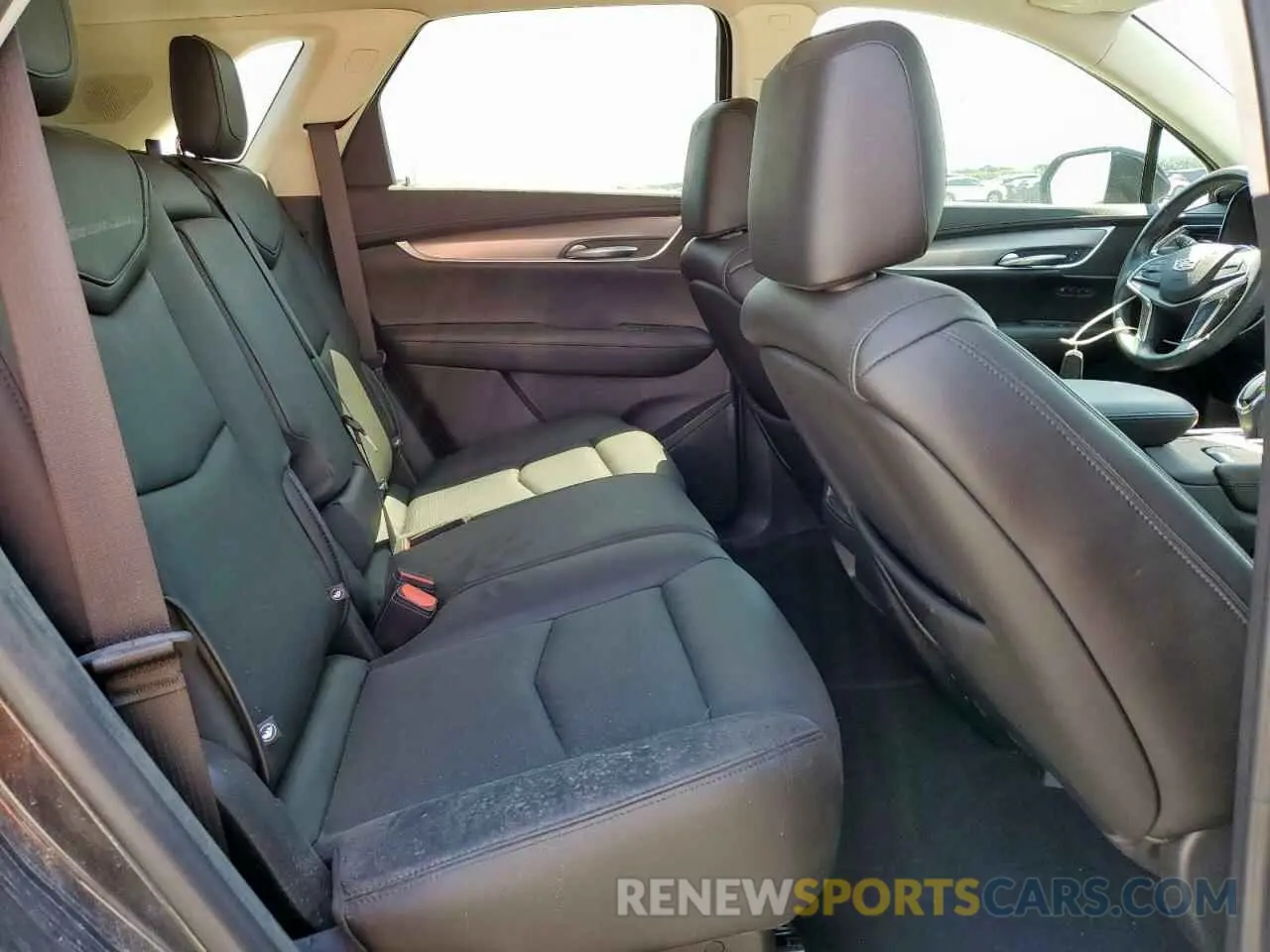 11 Photograph of a damaged car 1GYKNCRS0KZ112080 CADILLAC XT5 2019
