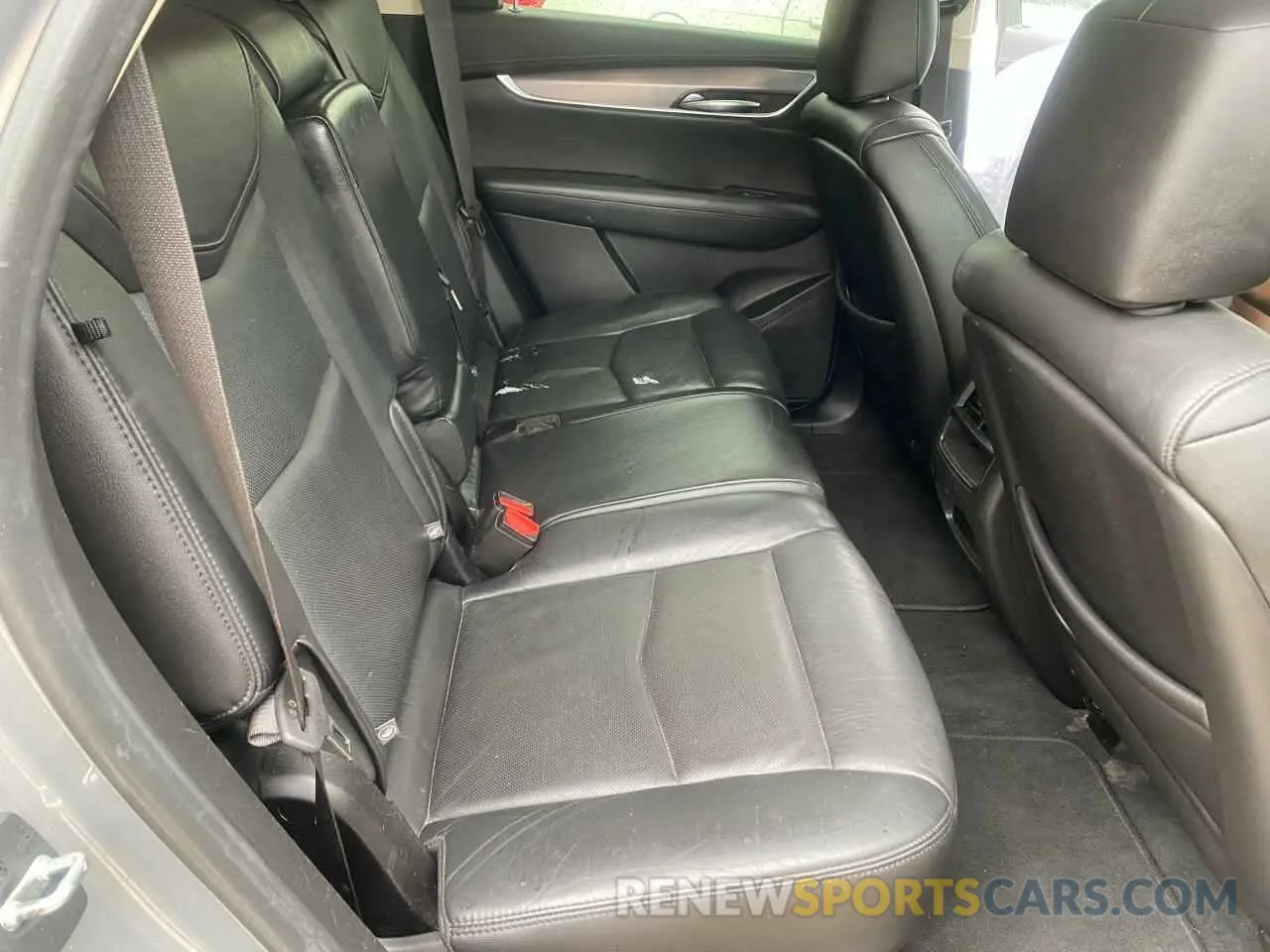6 Photograph of a damaged car 1GYKNCRS0KZ206086 CADILLAC XT5 2019