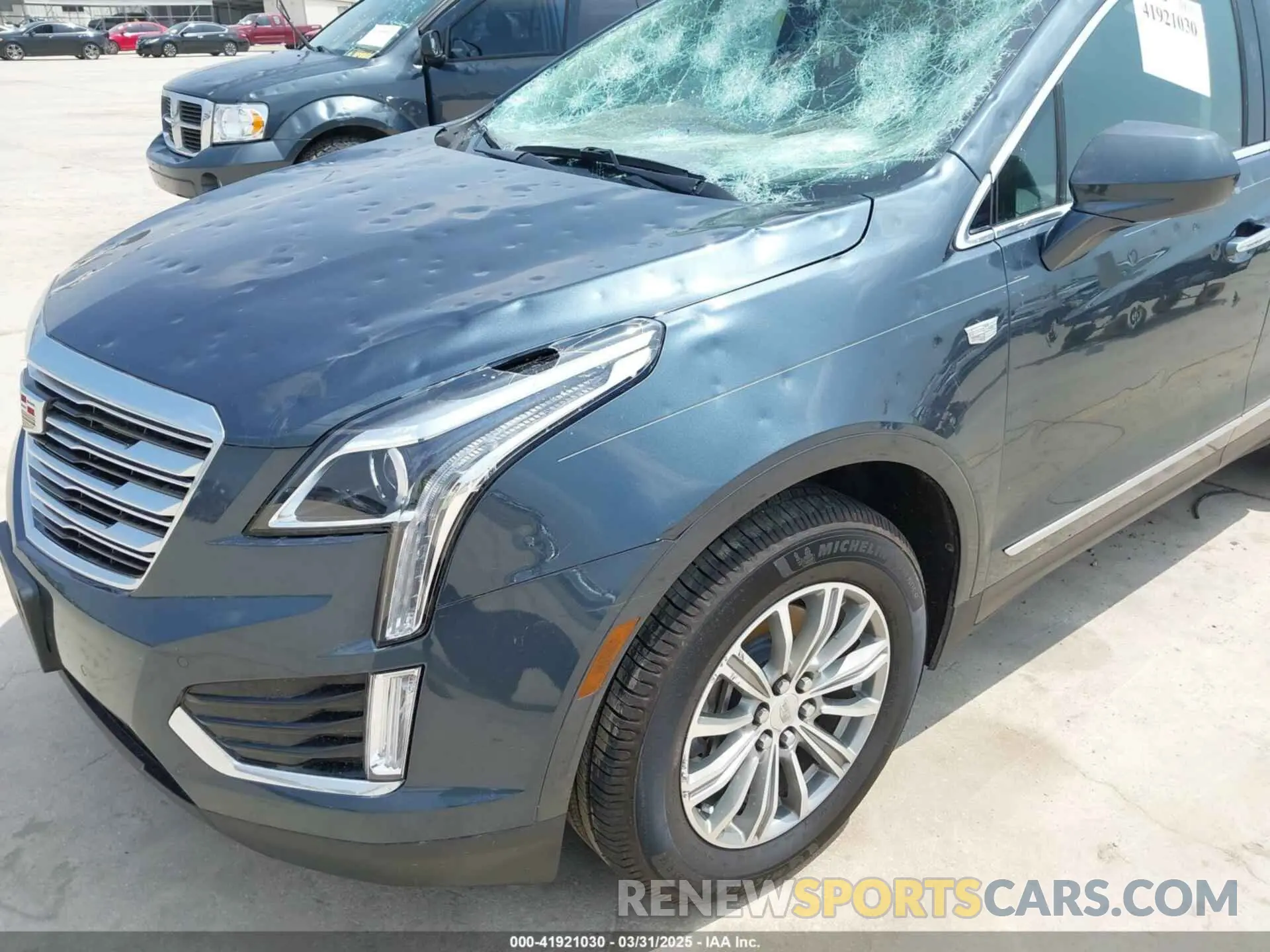 17 Photograph of a damaged car 1GYKNCRS1KZ259282 CADILLAC XT5 2019