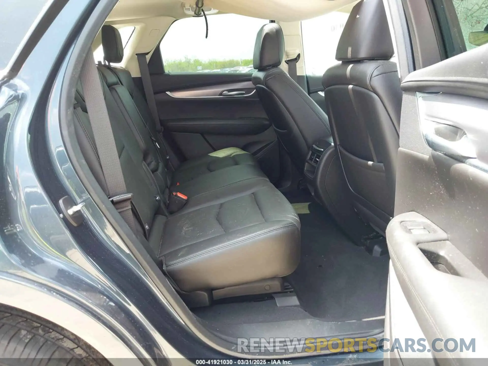 8 Photograph of a damaged car 1GYKNCRS1KZ259282 CADILLAC XT5 2019