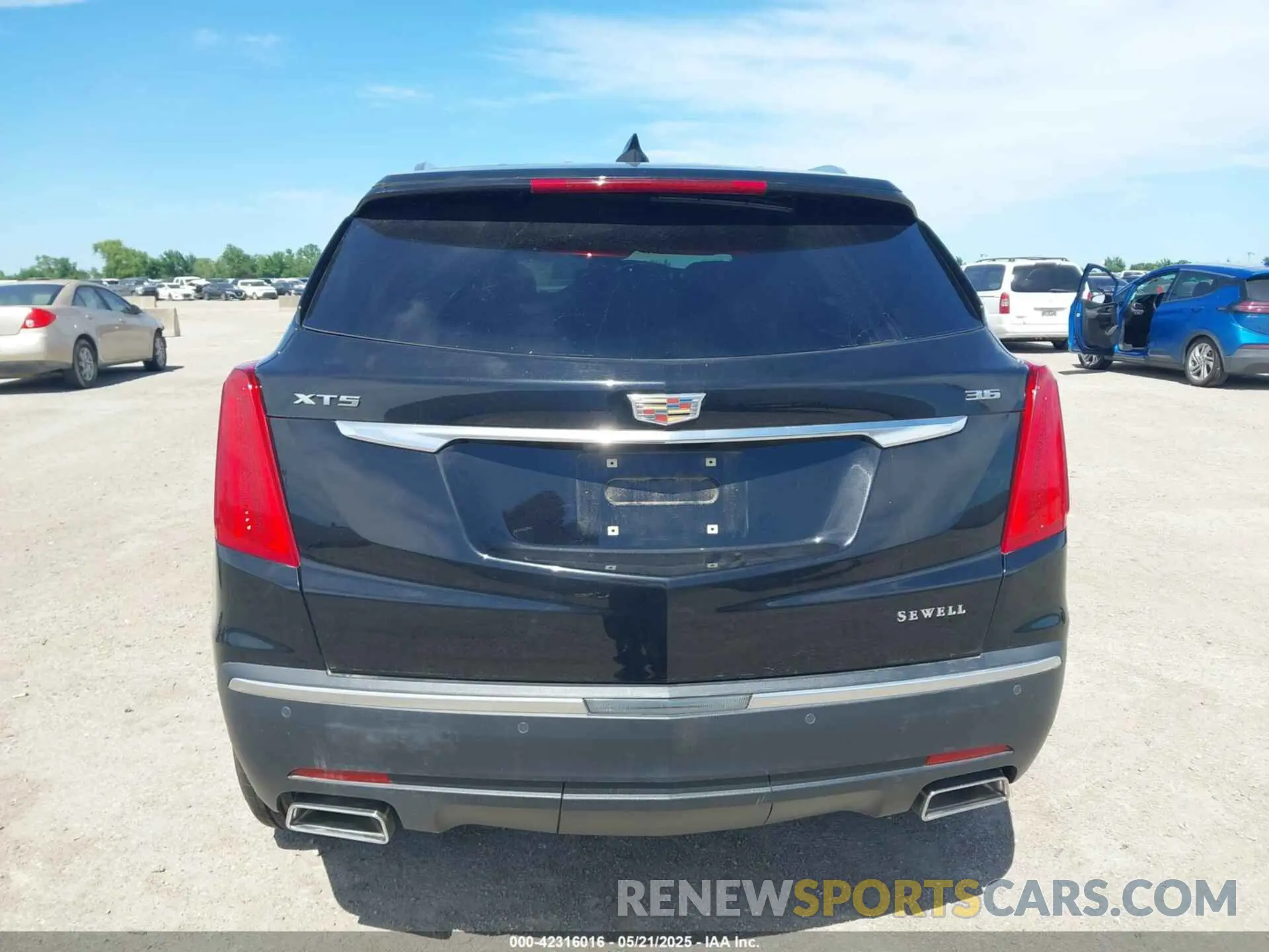 16 Photograph of a damaged car 1GYKNCRS2KZ150054 CADILLAC XT5 2019