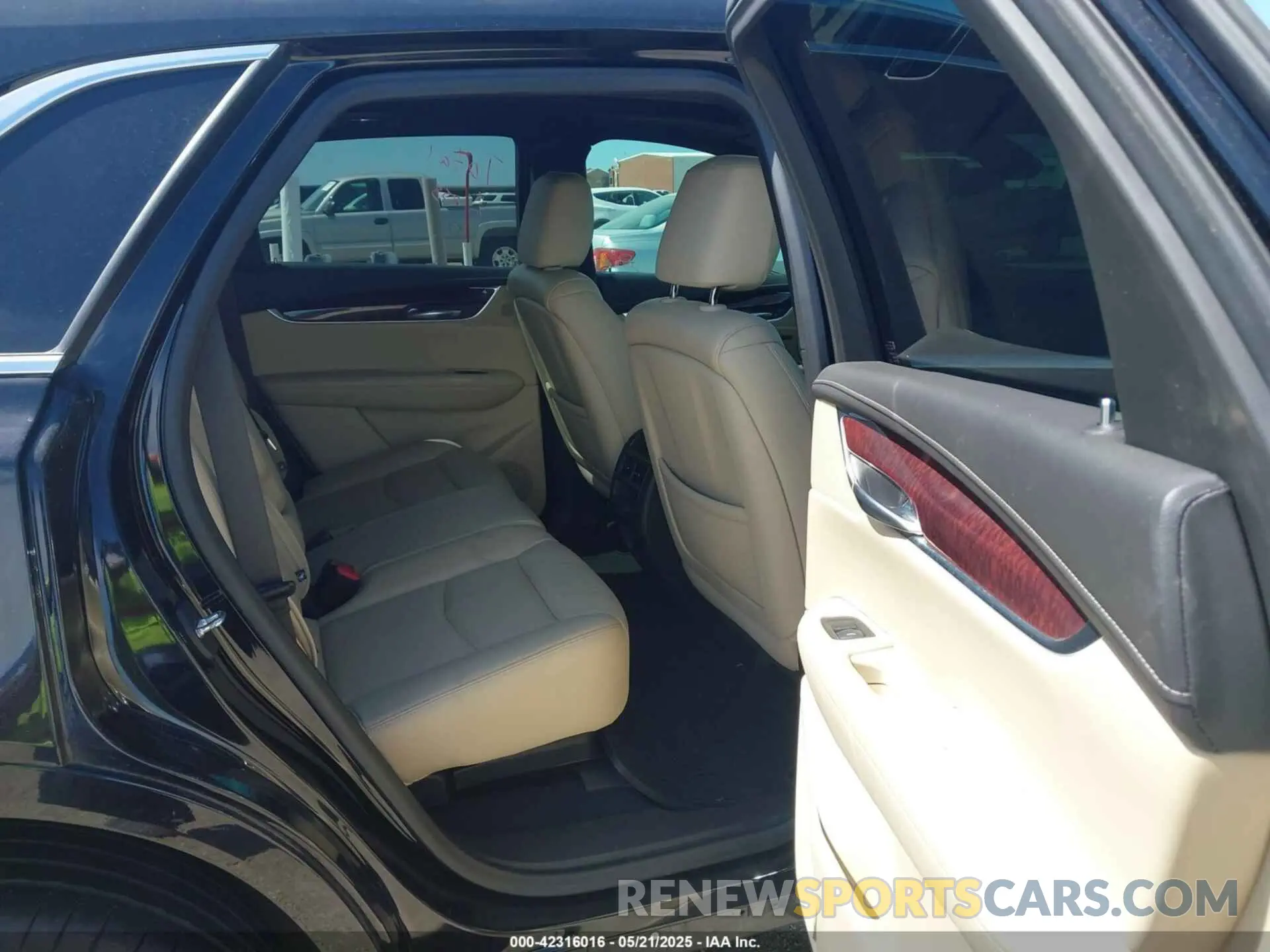 8 Photograph of a damaged car 1GYKNCRS2KZ150054 CADILLAC XT5 2019