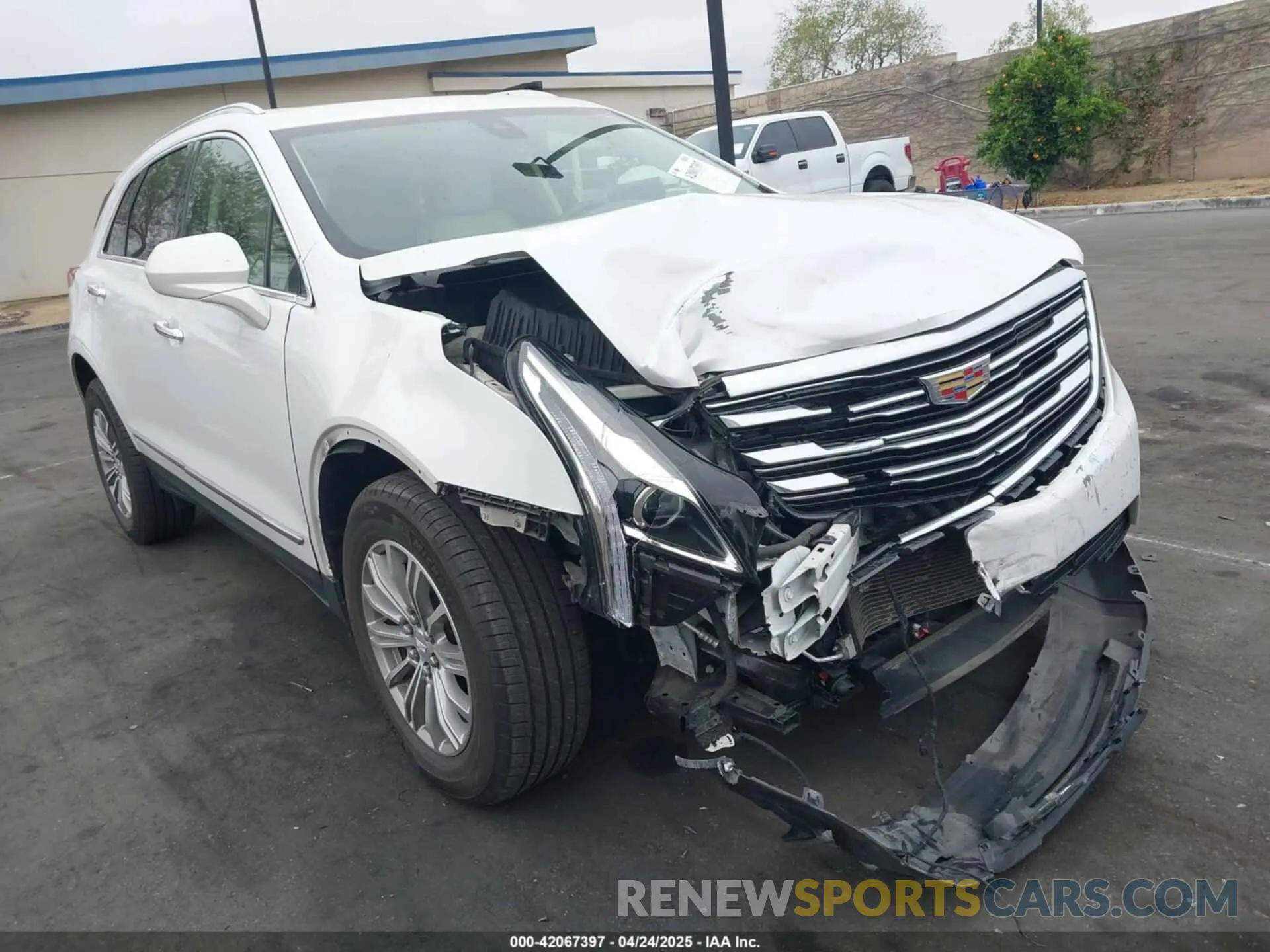 1 Photograph of a damaged car 1GYKNCRS2KZ158560 CADILLAC XT5 2019