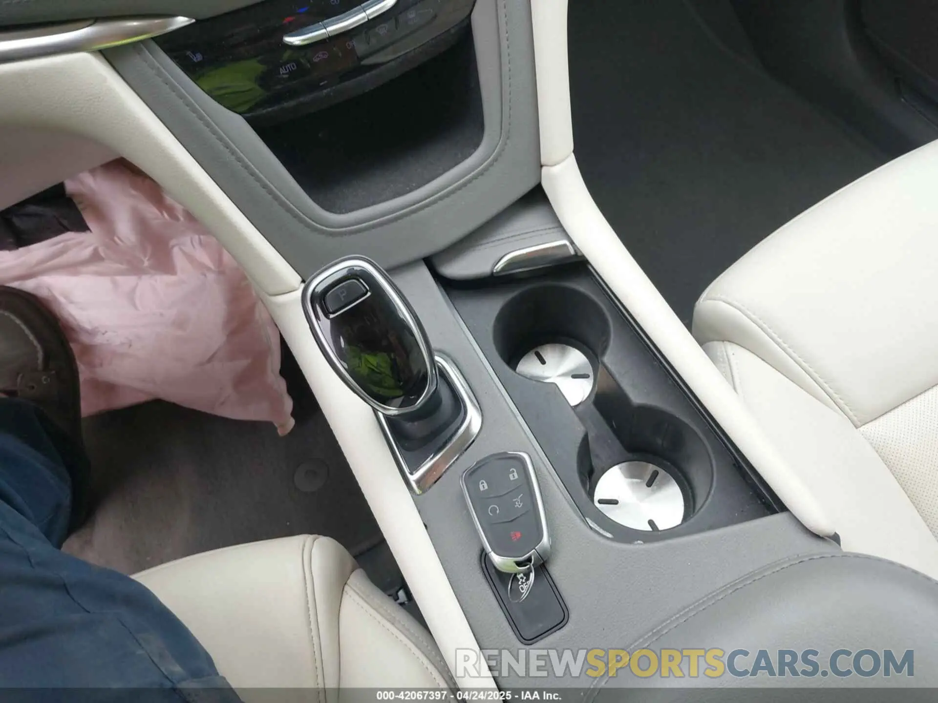 11 Photograph of a damaged car 1GYKNCRS2KZ158560 CADILLAC XT5 2019
