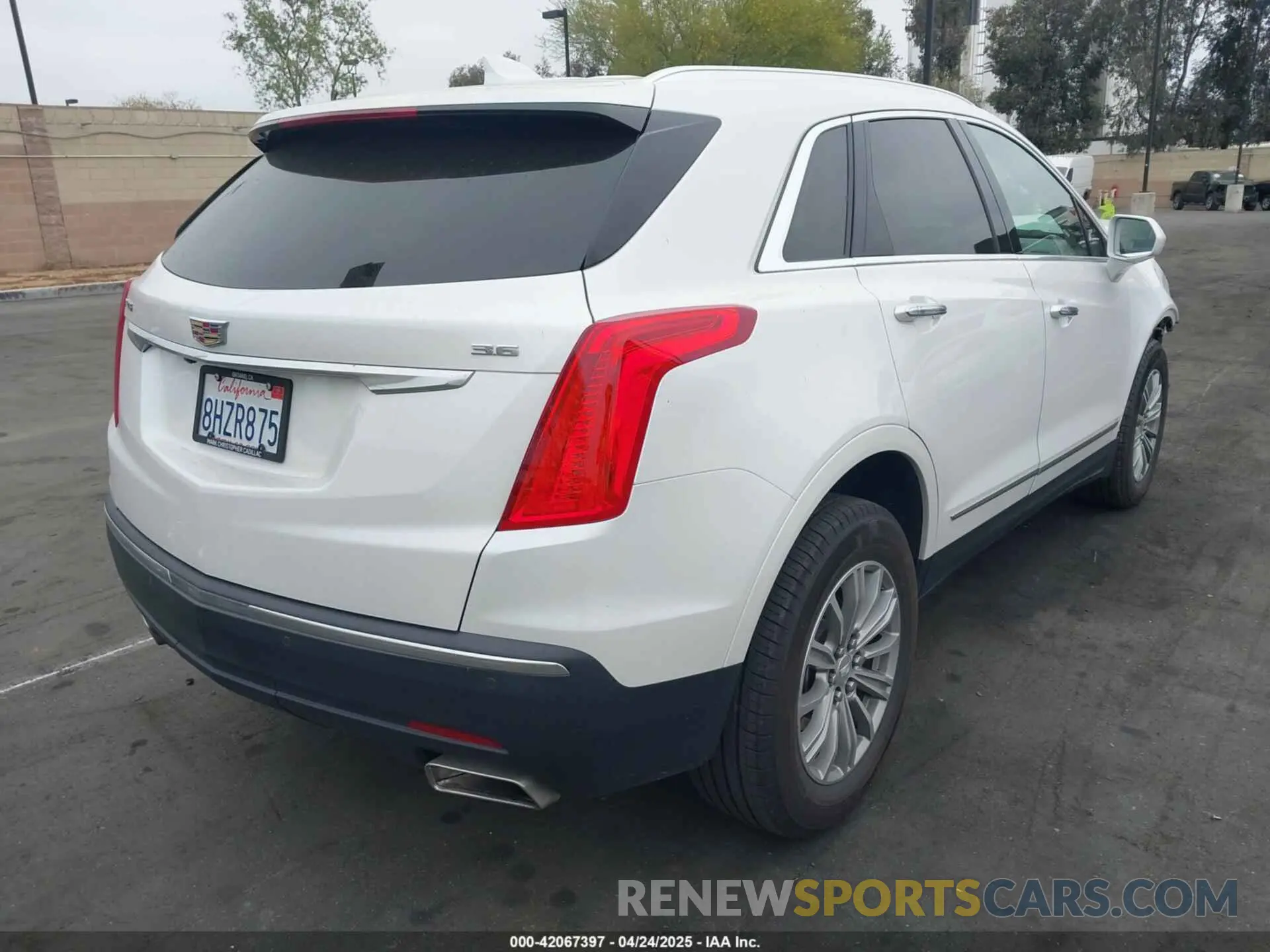 4 Photograph of a damaged car 1GYKNCRS2KZ158560 CADILLAC XT5 2019