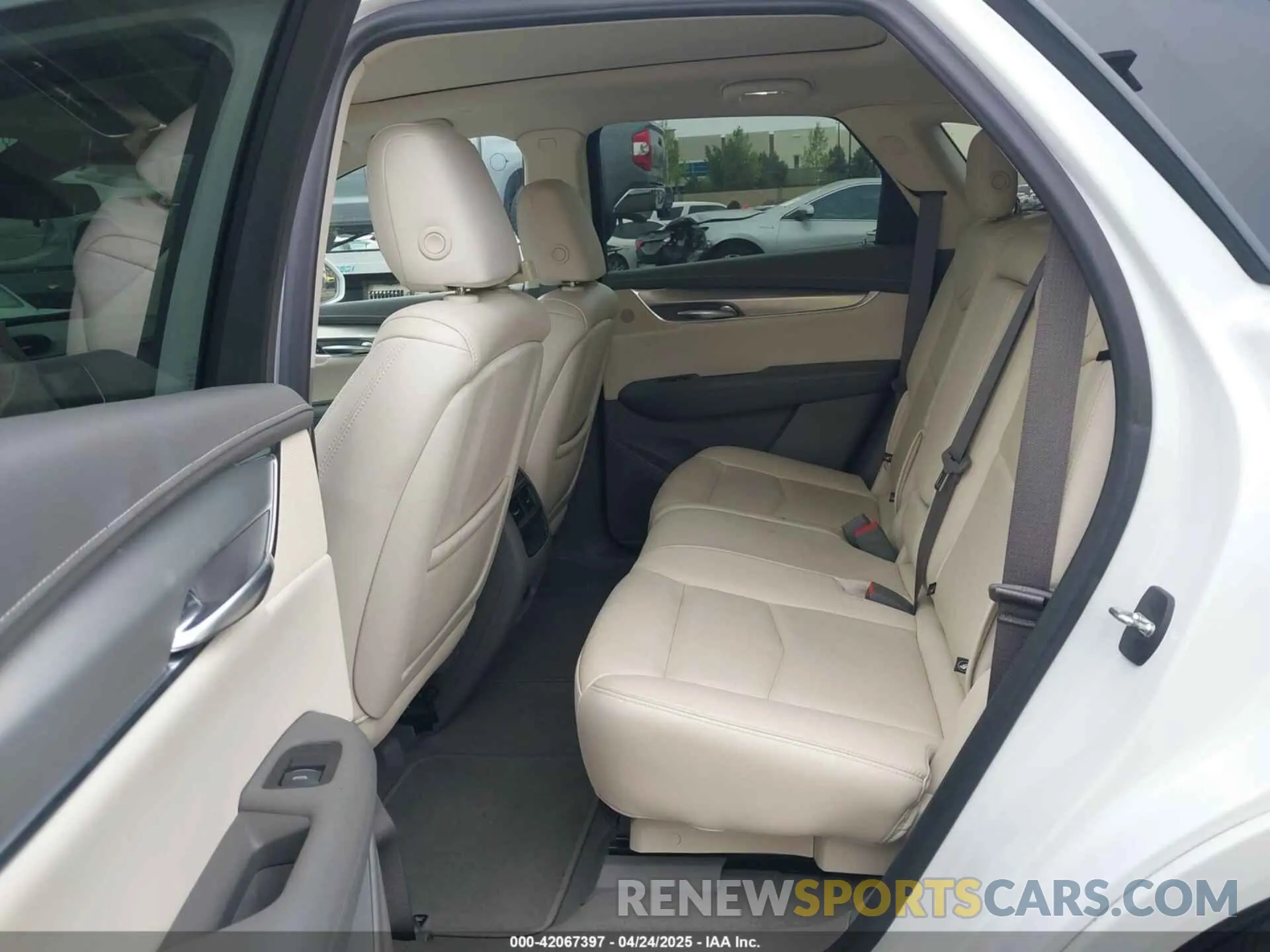 8 Photograph of a damaged car 1GYKNCRS2KZ158560 CADILLAC XT5 2019
