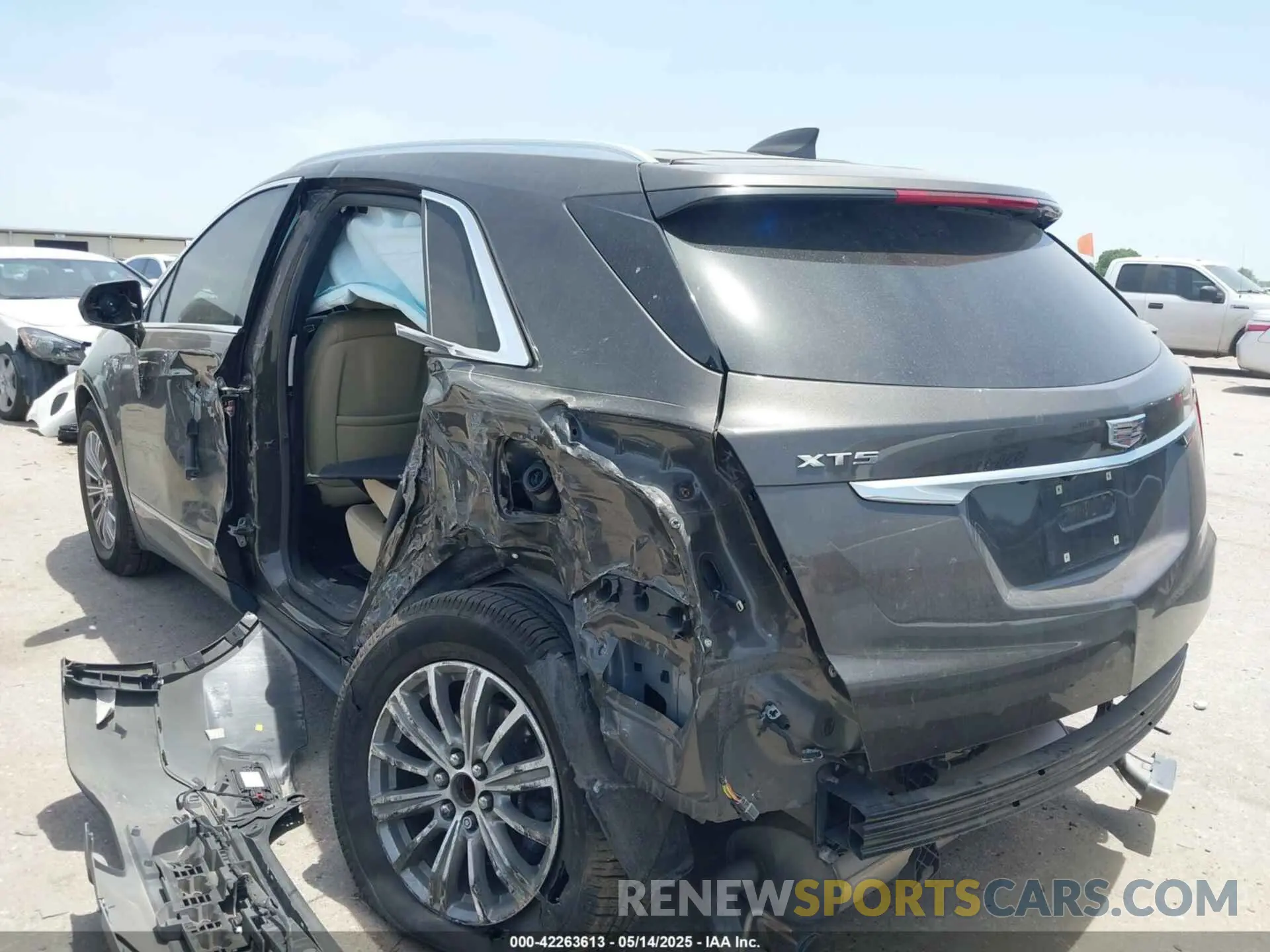 3 Photograph of a damaged car 1GYKNCRS2KZ210656 CADILLAC XT5 2019