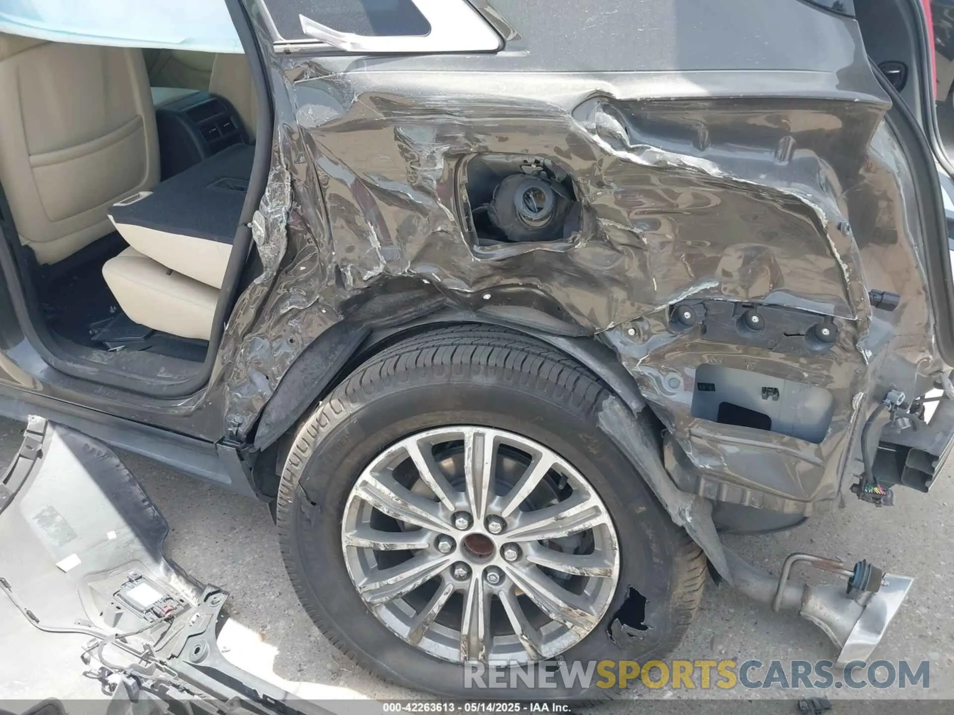 6 Photograph of a damaged car 1GYKNCRS2KZ210656 CADILLAC XT5 2019
