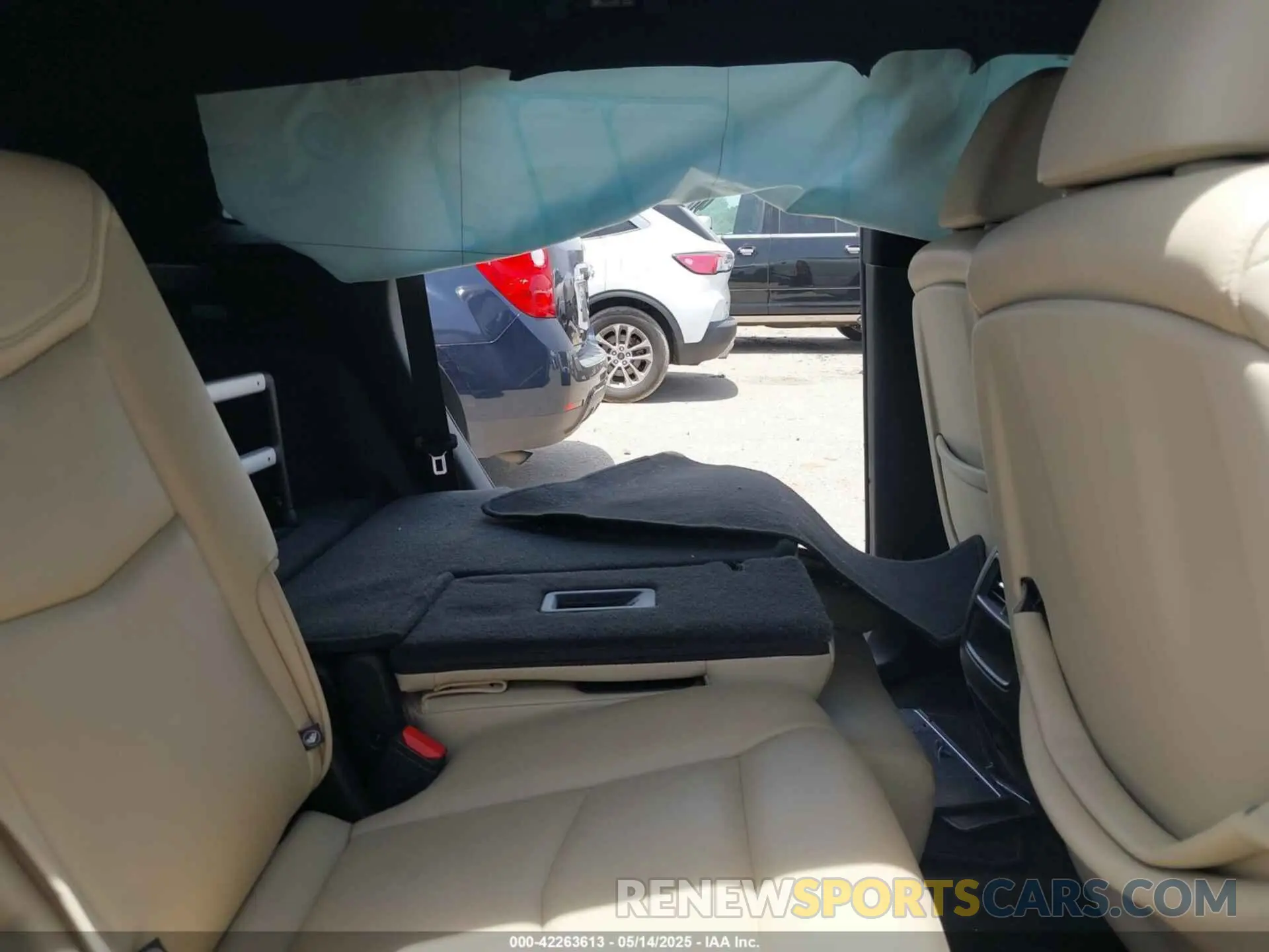 8 Photograph of a damaged car 1GYKNCRS2KZ210656 CADILLAC XT5 2019
