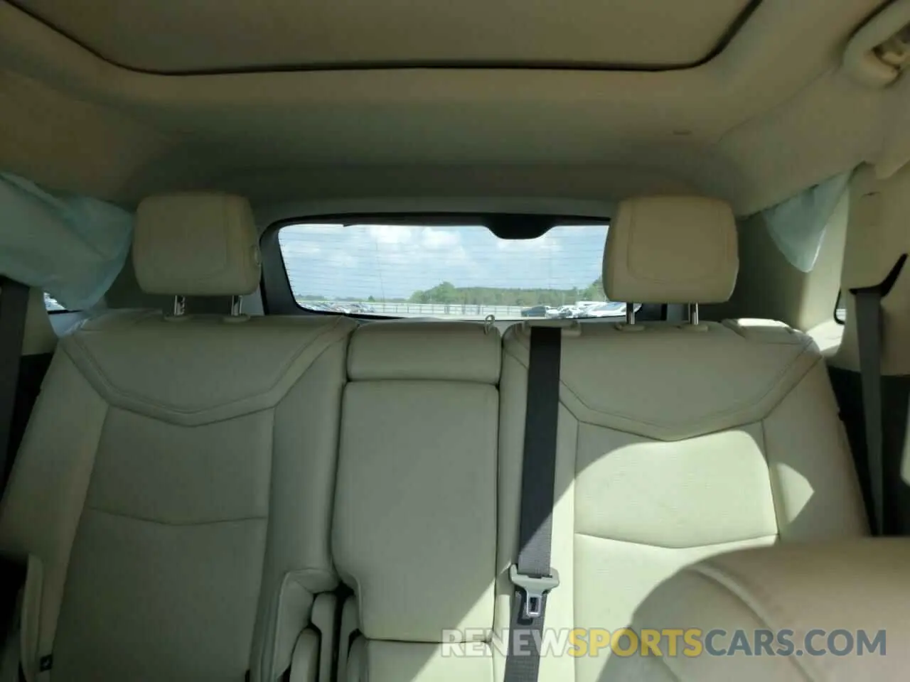 10 Photograph of a damaged car 1GYKNCRS2KZ241647 CADILLAC XT5 2019