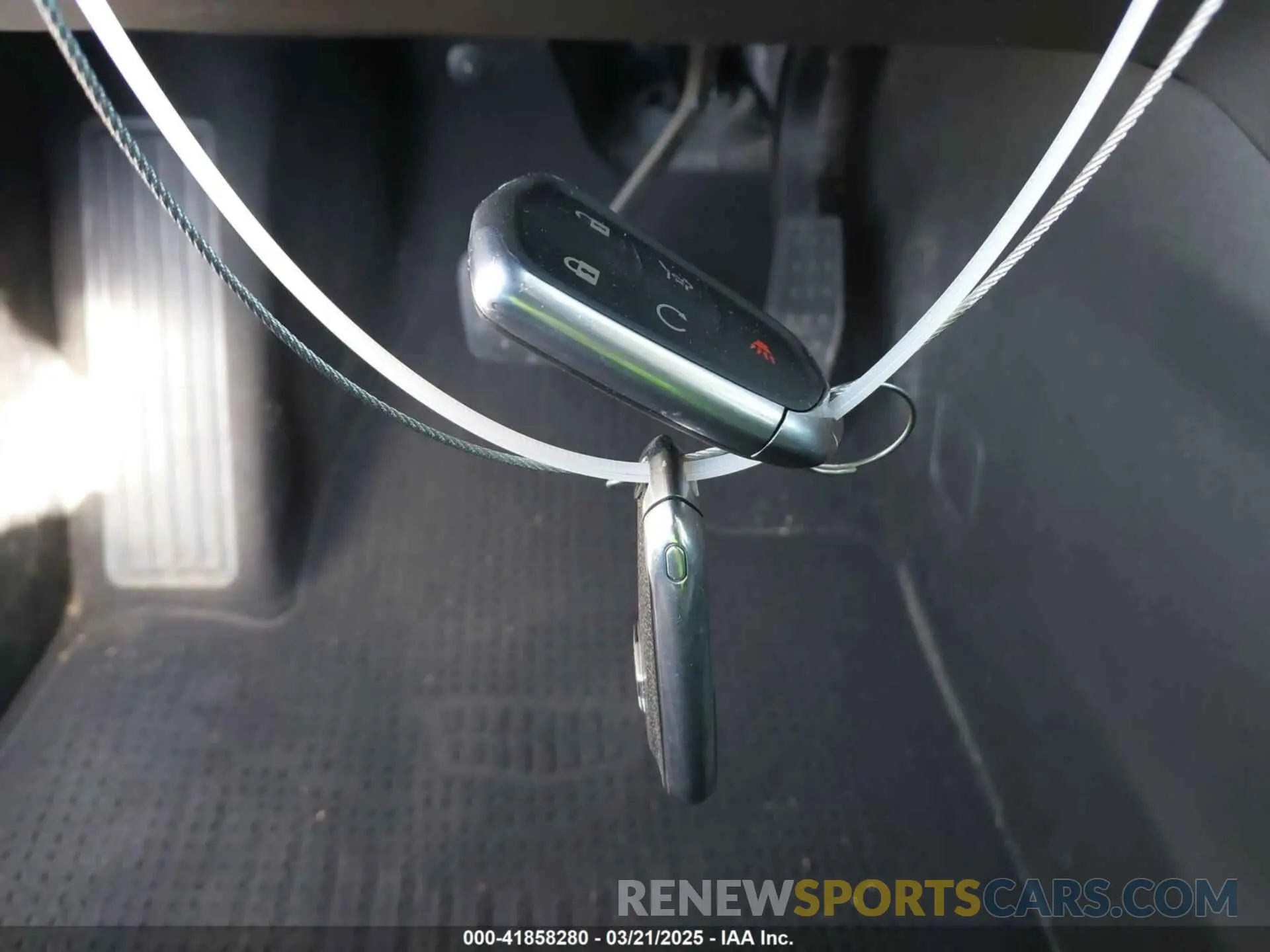 11 Photograph of a damaged car 1GYKNCRS3KZ100411 CADILLAC XT5 2019