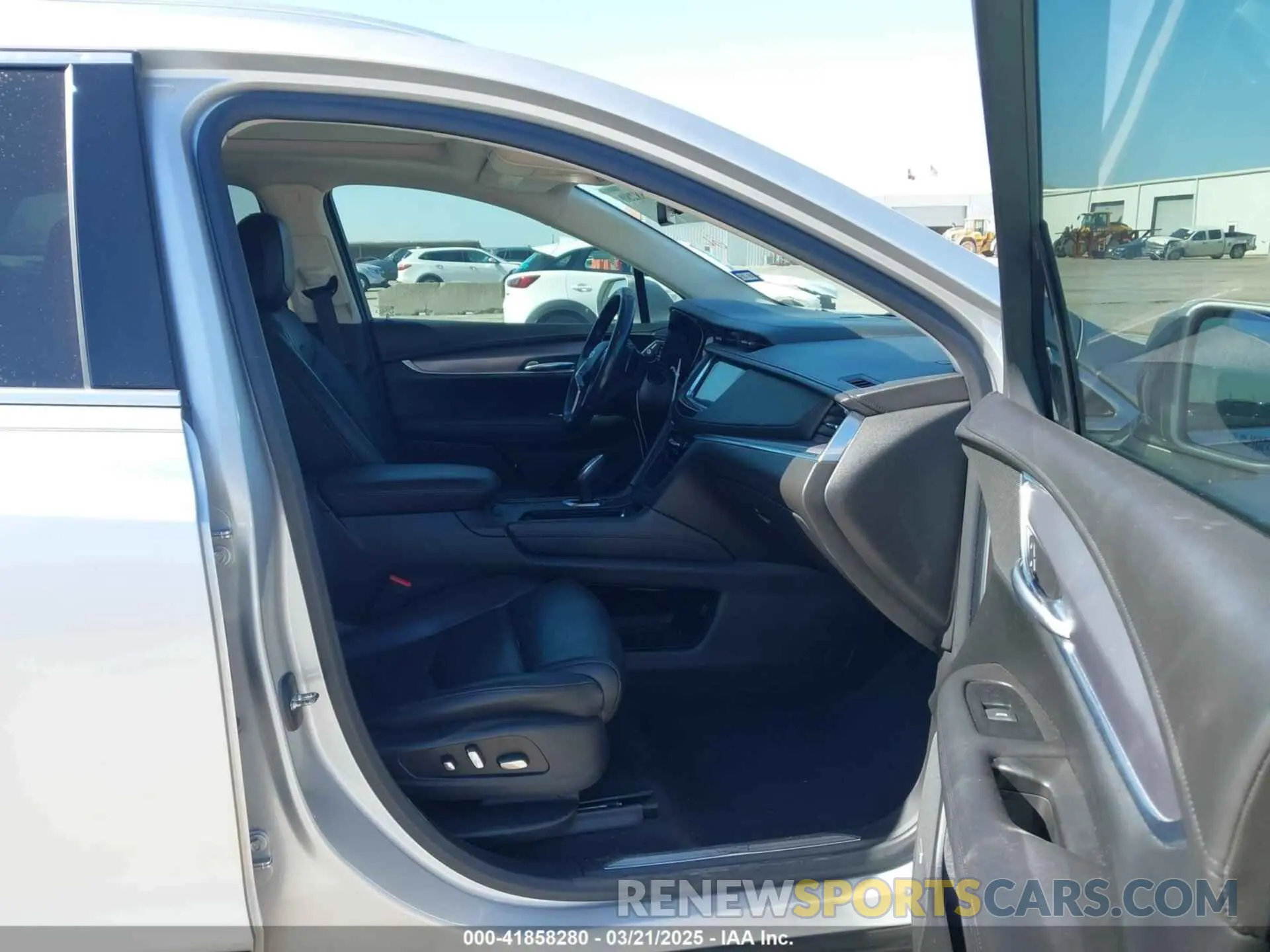5 Photograph of a damaged car 1GYKNCRS3KZ100411 CADILLAC XT5 2019
