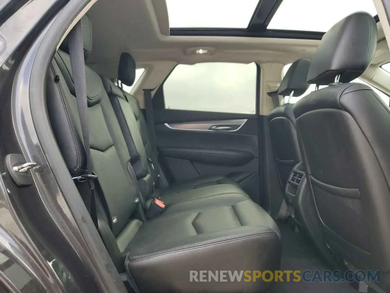 11 Photograph of a damaged car 1GYKNCRS4KZ124331 CADILLAC XT5 2019