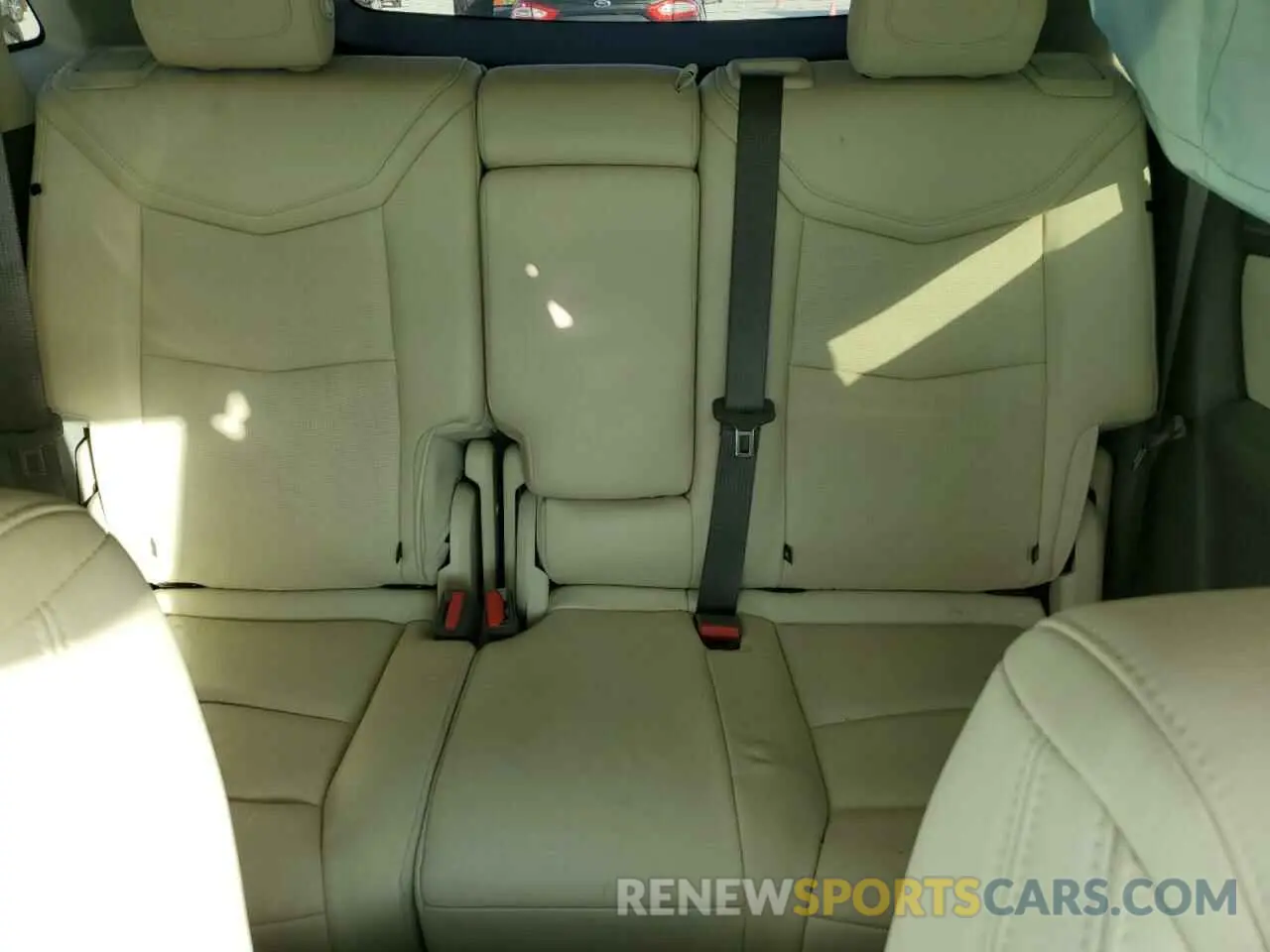 10 Photograph of a damaged car 1GYKNCRS5KZ203295 CADILLAC XT5 2019