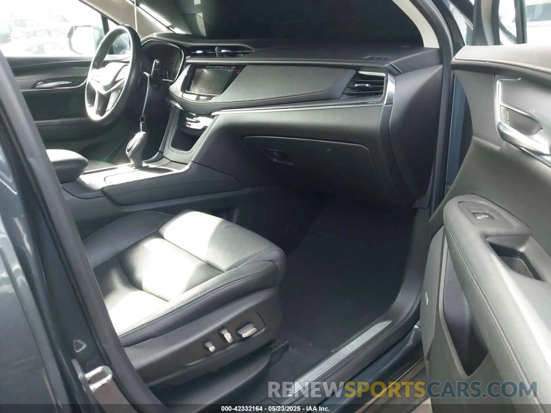 5 Photograph of a damaged car 1GYKNCRS6KZ251971 CADILLAC XT5 2019
