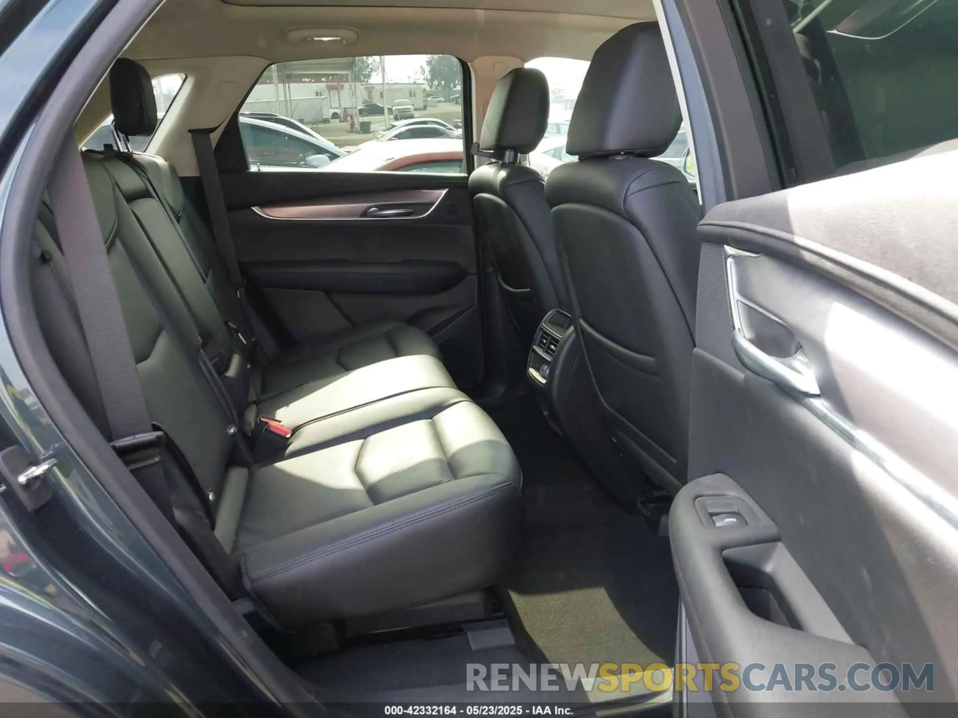 8 Photograph of a damaged car 1GYKNCRS6KZ251971 CADILLAC XT5 2019
