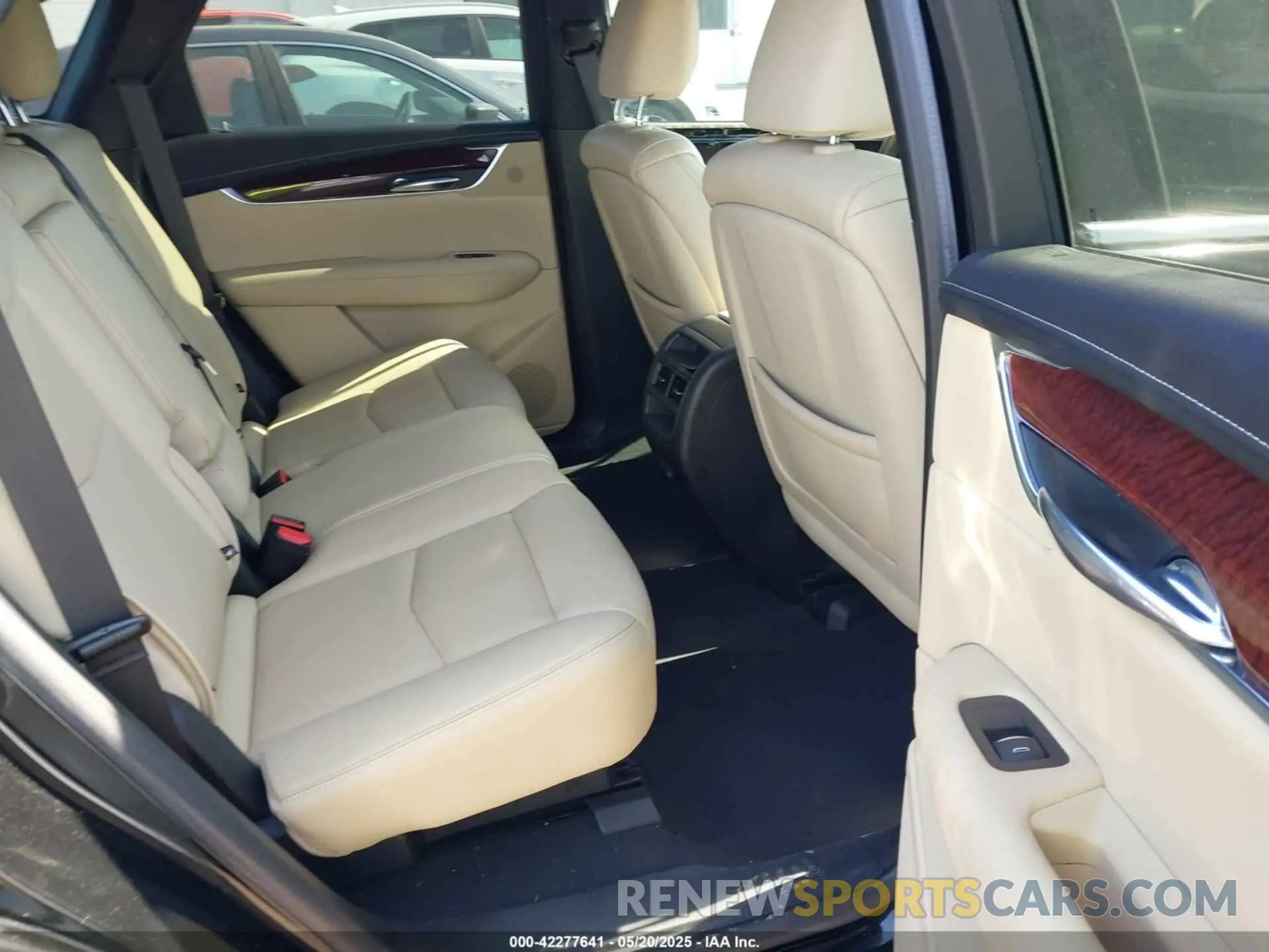 8 Photograph of a damaged car 1GYKNCRS6KZ287045 CADILLAC XT5 2019