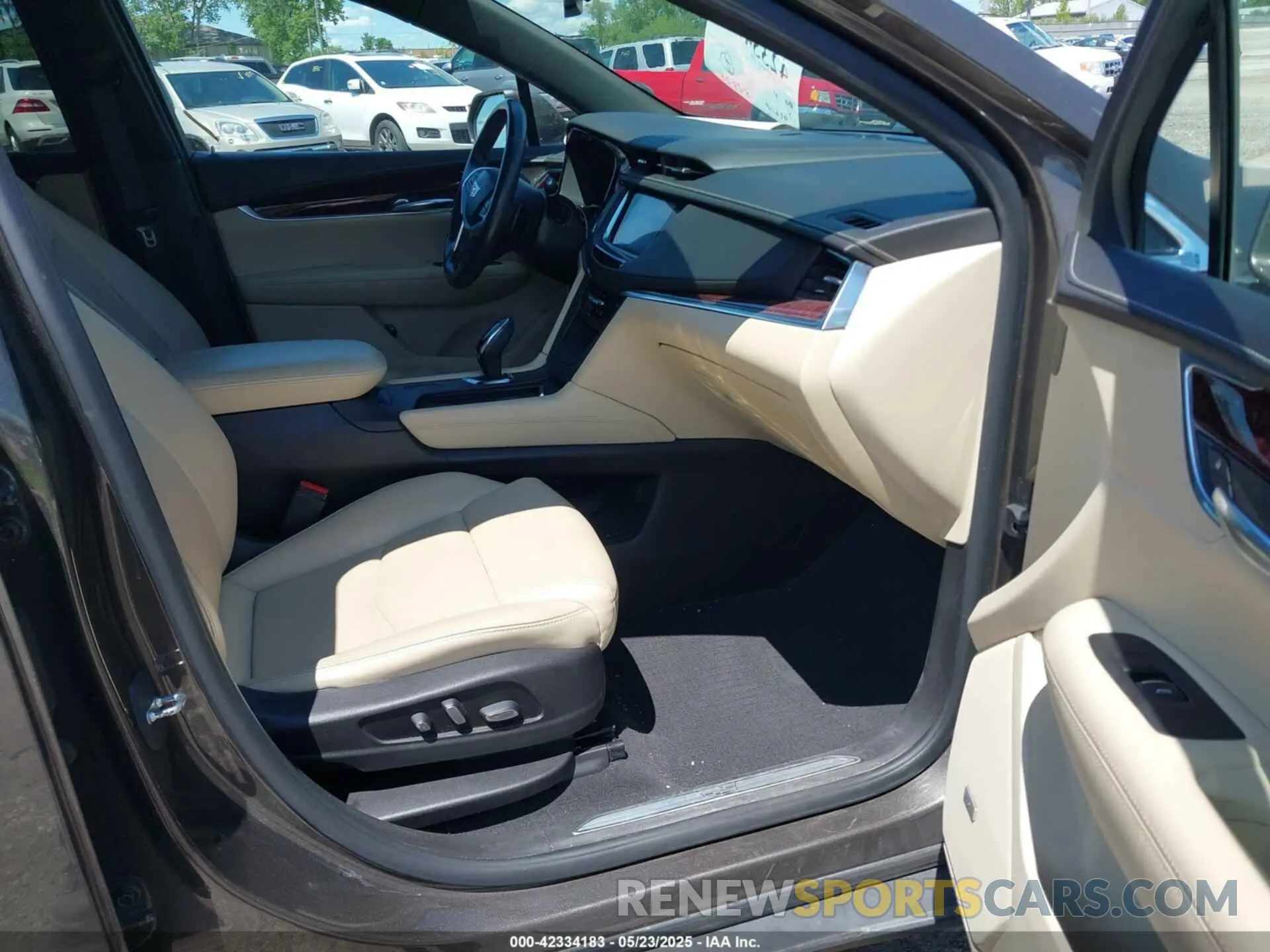 5 Photograph of a damaged car 1GYKNCRS7KZ136330 CADILLAC XT5 2019
