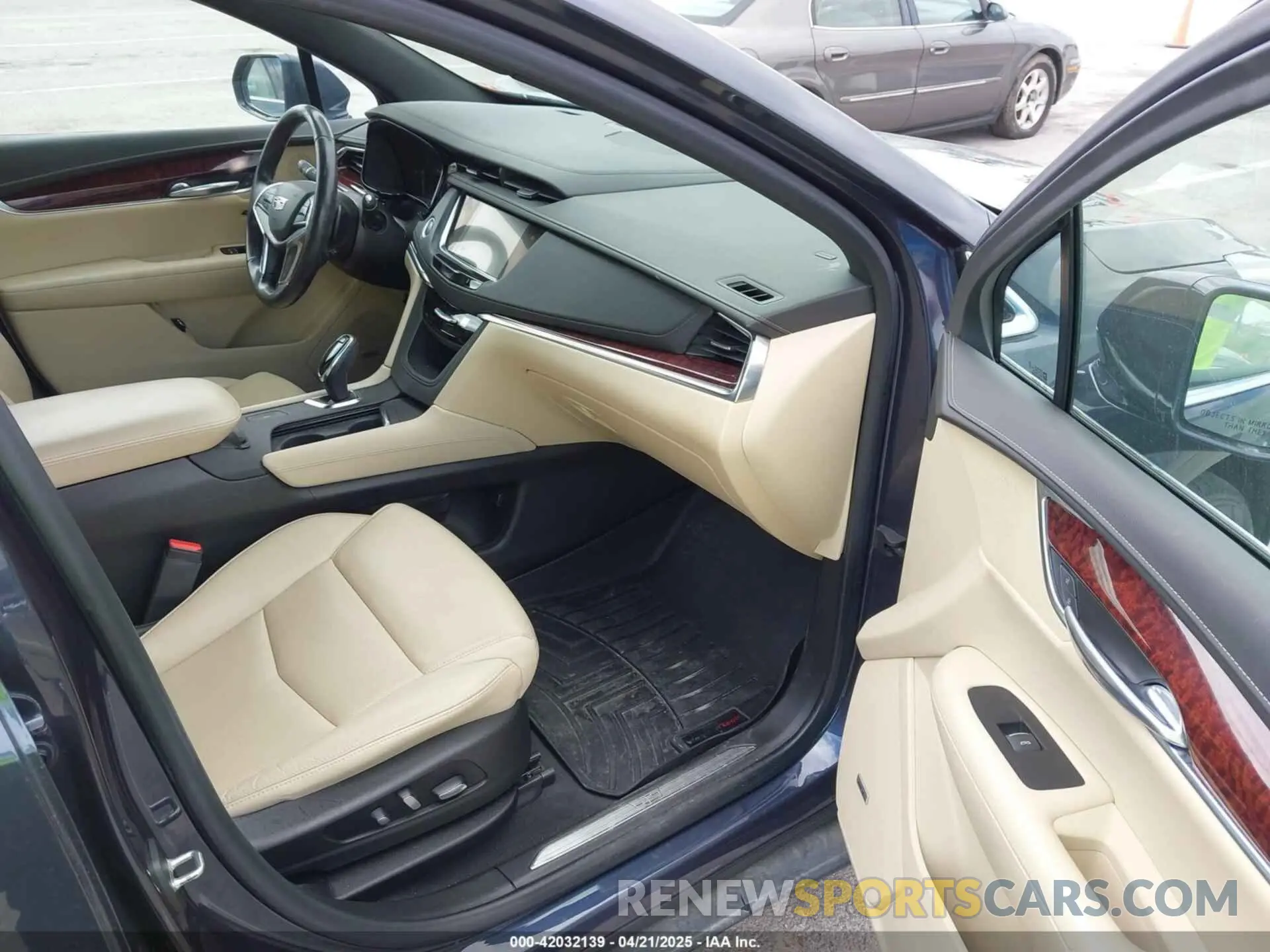 5 Photograph of a damaged car 1GYKNCRS7KZ199542 CADILLAC XT5 2019