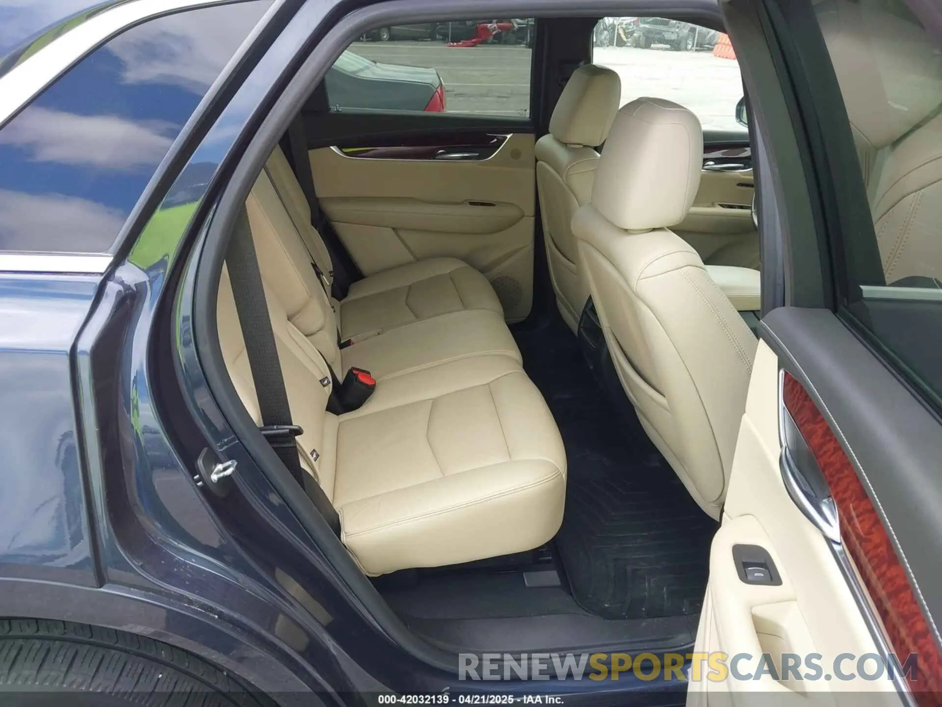 8 Photograph of a damaged car 1GYKNCRS7KZ199542 CADILLAC XT5 2019
