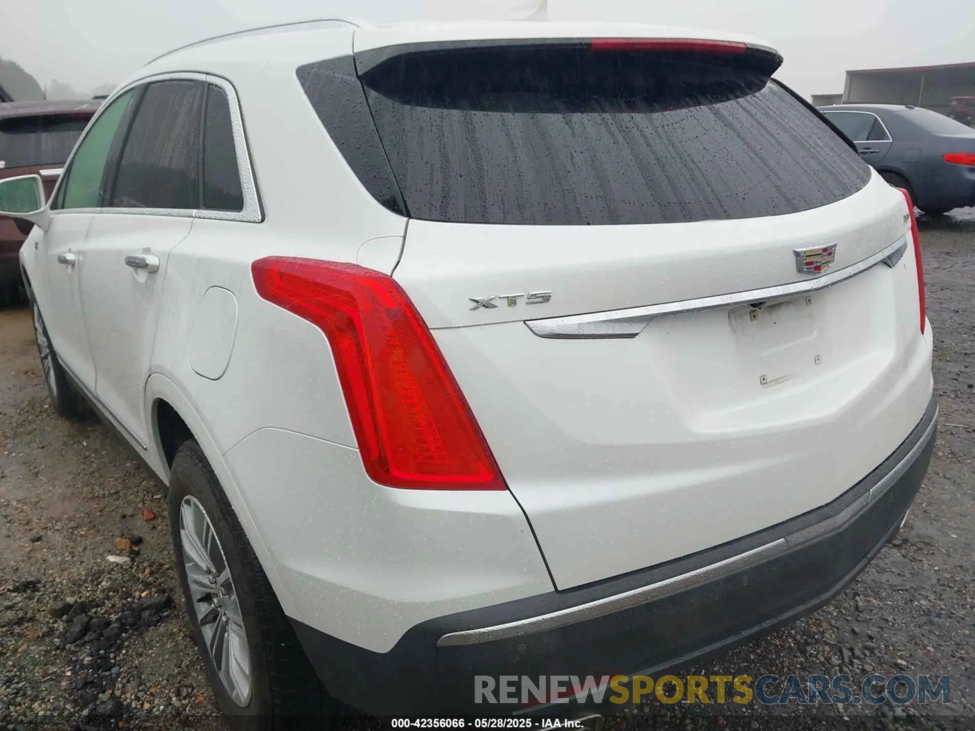 3 Photograph of a damaged car 1GYKNCRS7KZ241692 CADILLAC XT5 2019