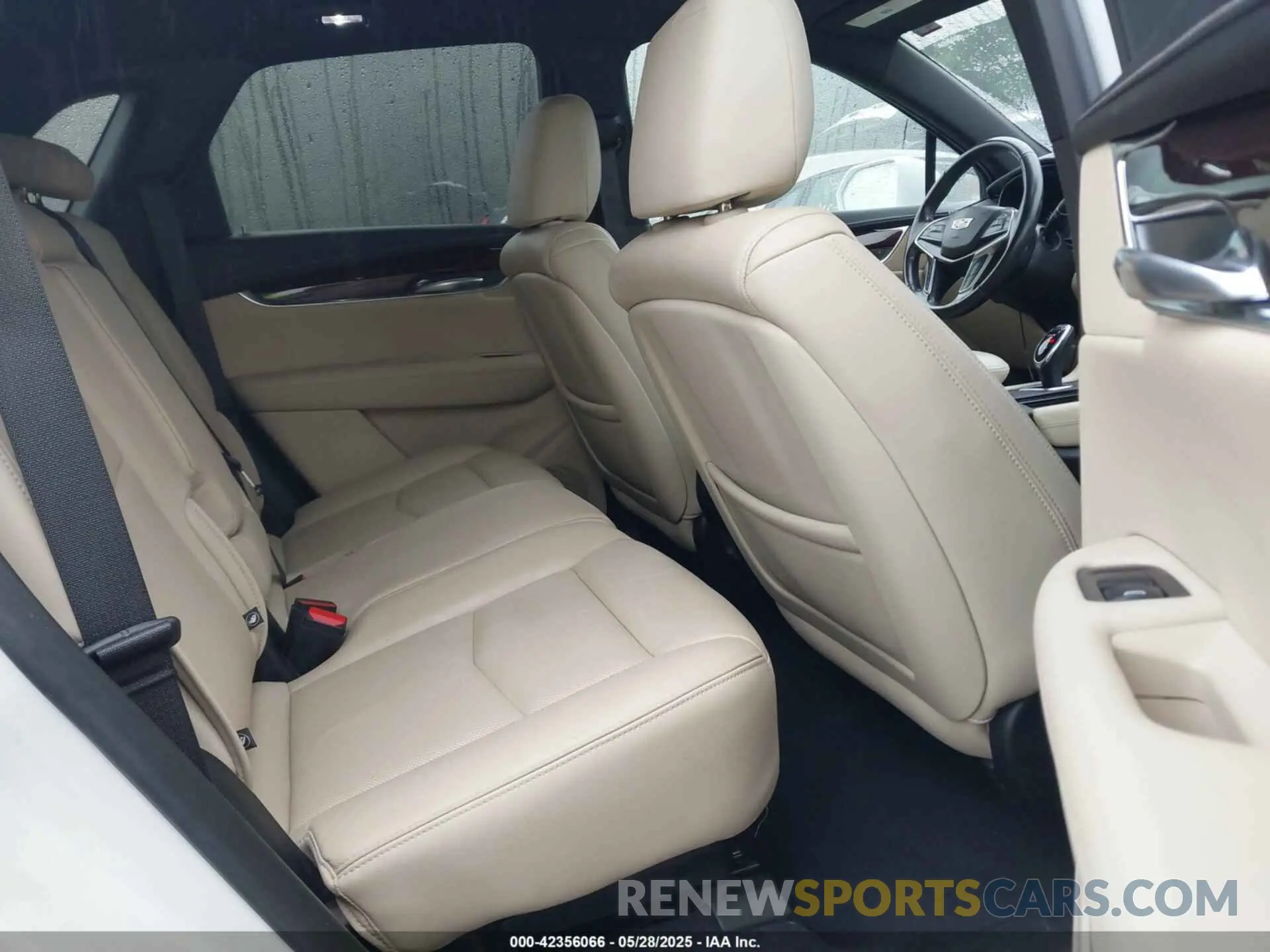 8 Photograph of a damaged car 1GYKNCRS7KZ241692 CADILLAC XT5 2019
