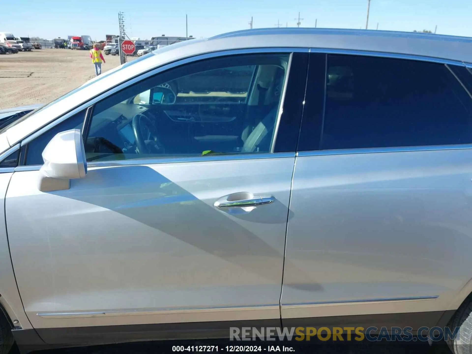 15 Photograph of a damaged car 1GYKNCRS8KZ102381 CADILLAC XT5 2019