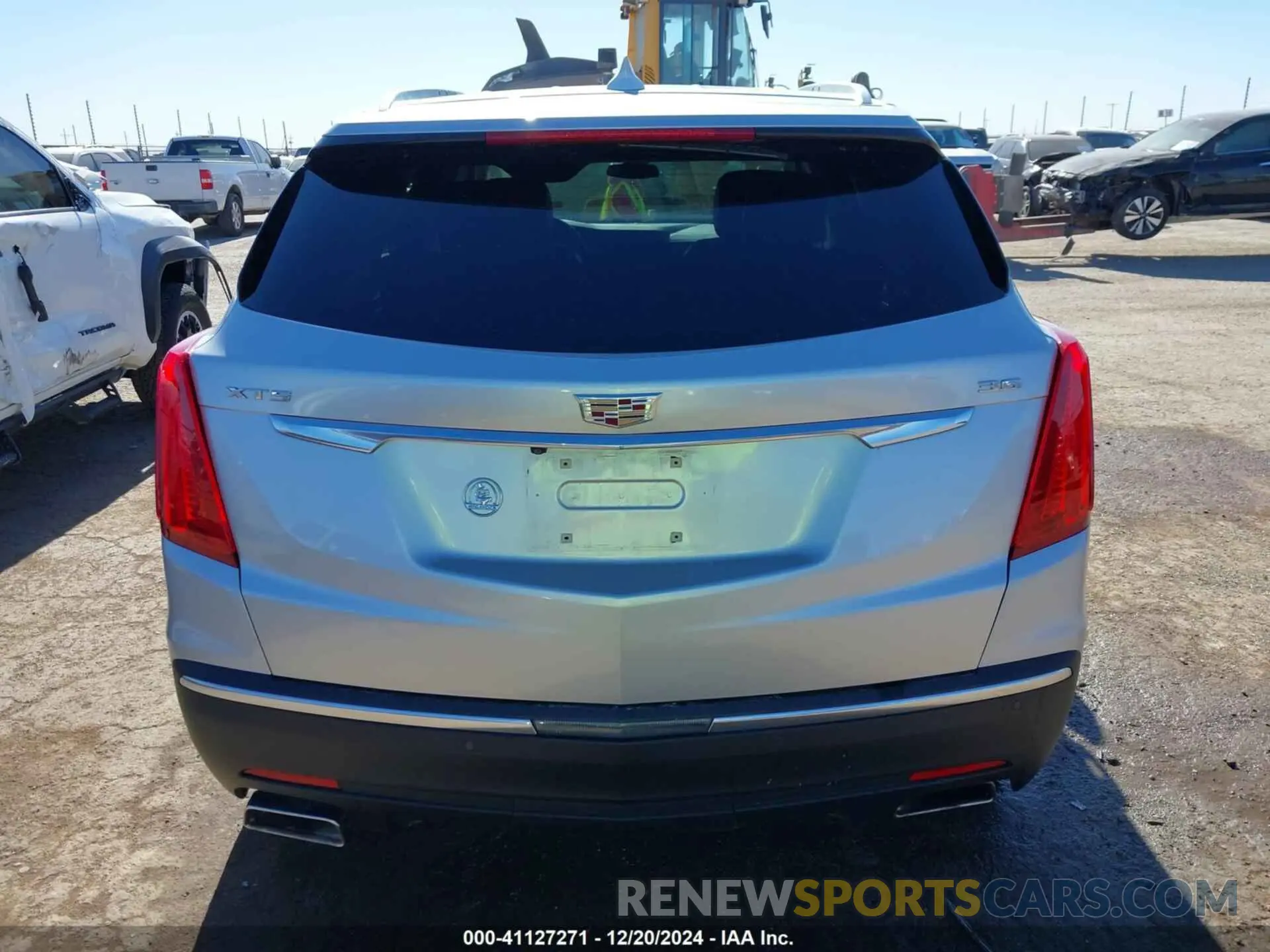 17 Photograph of a damaged car 1GYKNCRS8KZ102381 CADILLAC XT5 2019