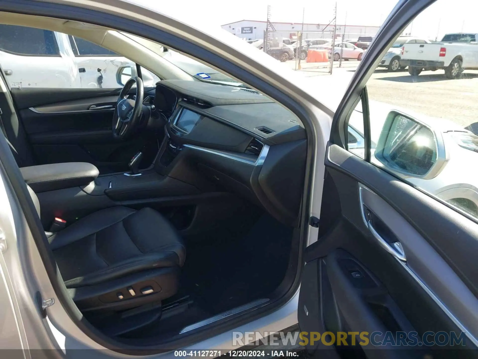 5 Photograph of a damaged car 1GYKNCRS8KZ102381 CADILLAC XT5 2019