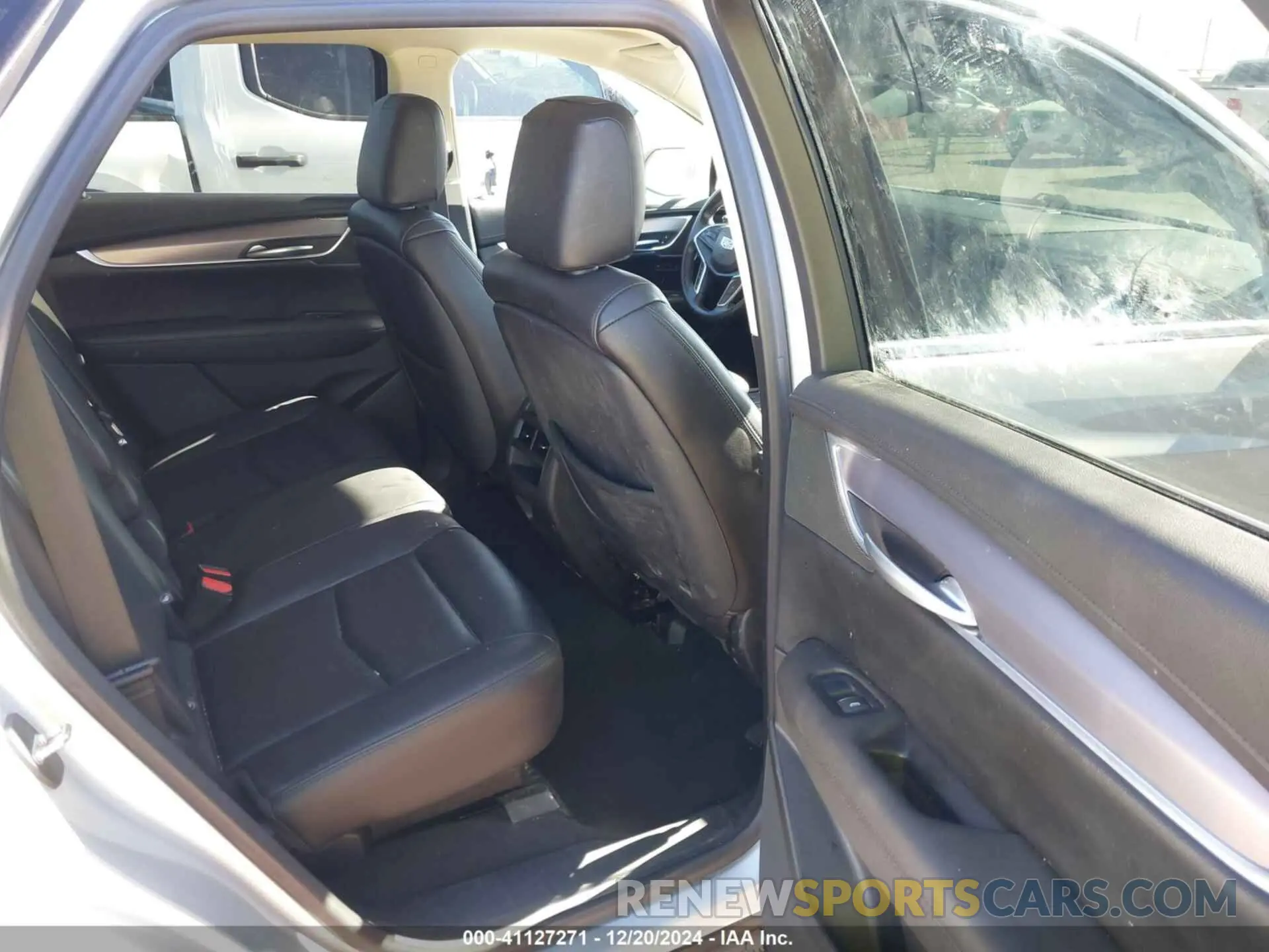 8 Photograph of a damaged car 1GYKNCRS8KZ102381 CADILLAC XT5 2019