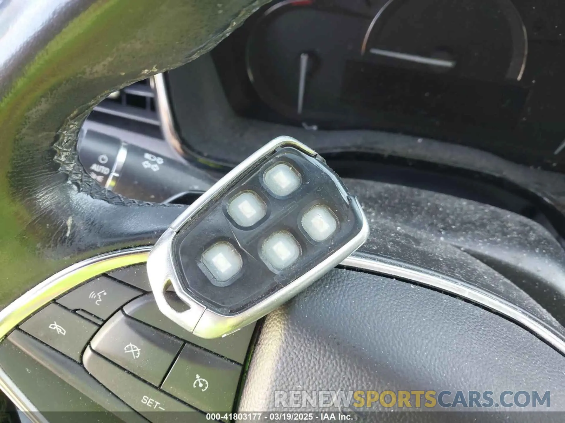 11 Photograph of a damaged car 1GYKNCRS8KZ174648 CADILLAC XT5 2019