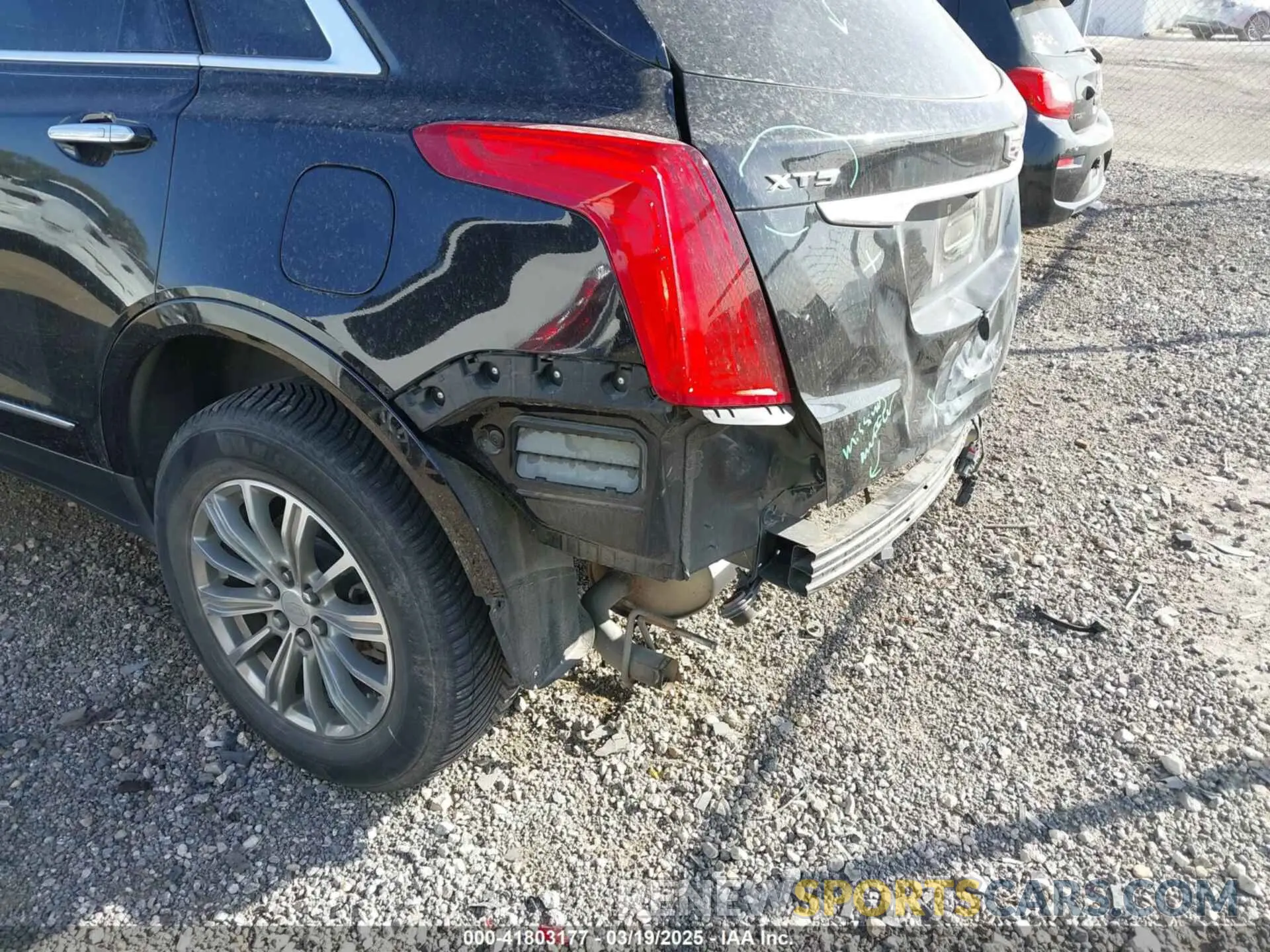 17 Photograph of a damaged car 1GYKNCRS8KZ174648 CADILLAC XT5 2019