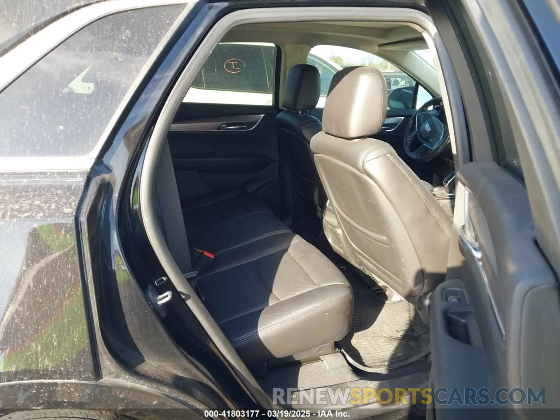 8 Photograph of a damaged car 1GYKNCRS8KZ174648 CADILLAC XT5 2019