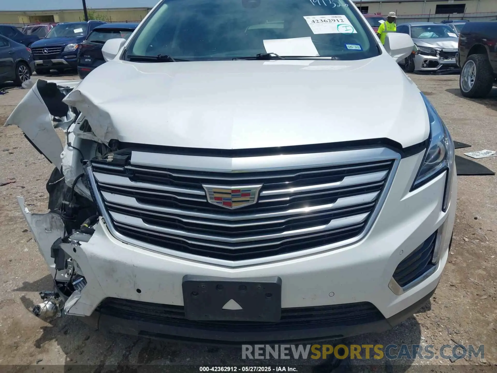 11 Photograph of a damaged car 1GYKNCRS8KZ187321 CADILLAC XT5 2019