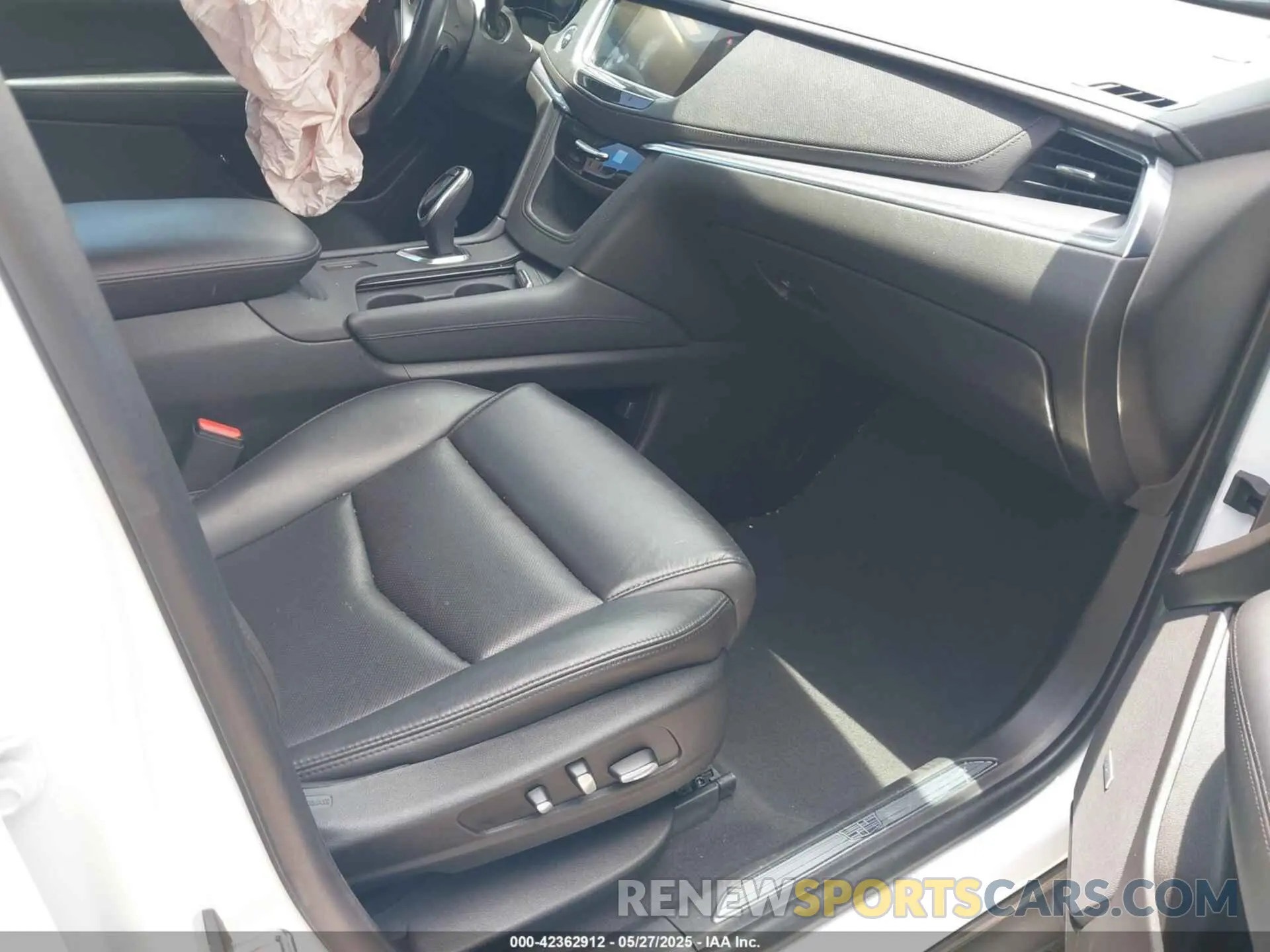 5 Photograph of a damaged car 1GYKNCRS8KZ187321 CADILLAC XT5 2019