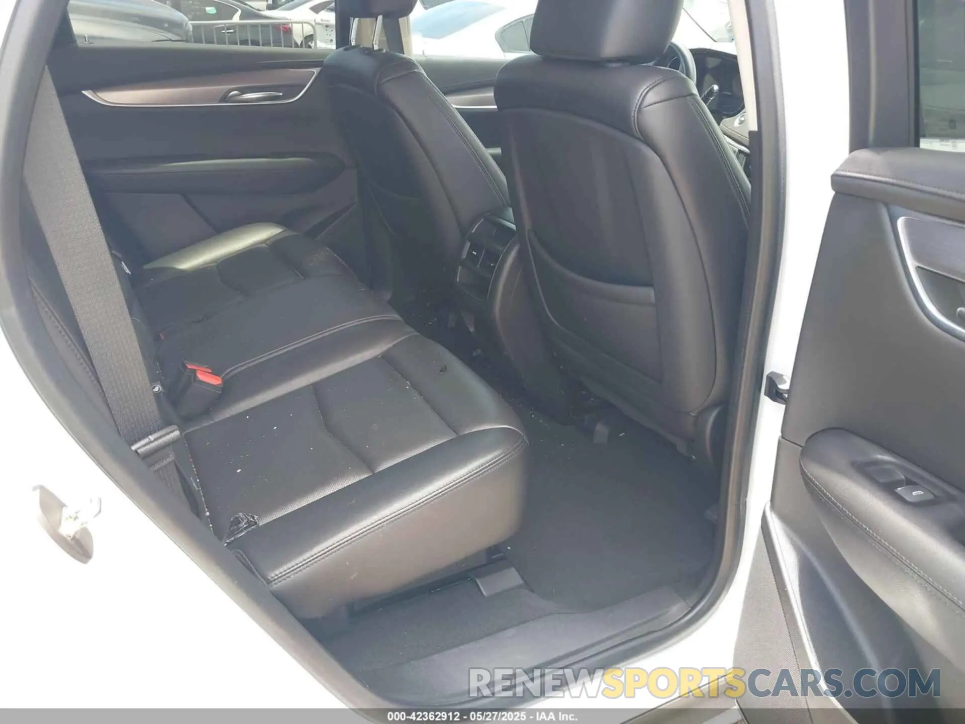 8 Photograph of a damaged car 1GYKNCRS8KZ187321 CADILLAC XT5 2019