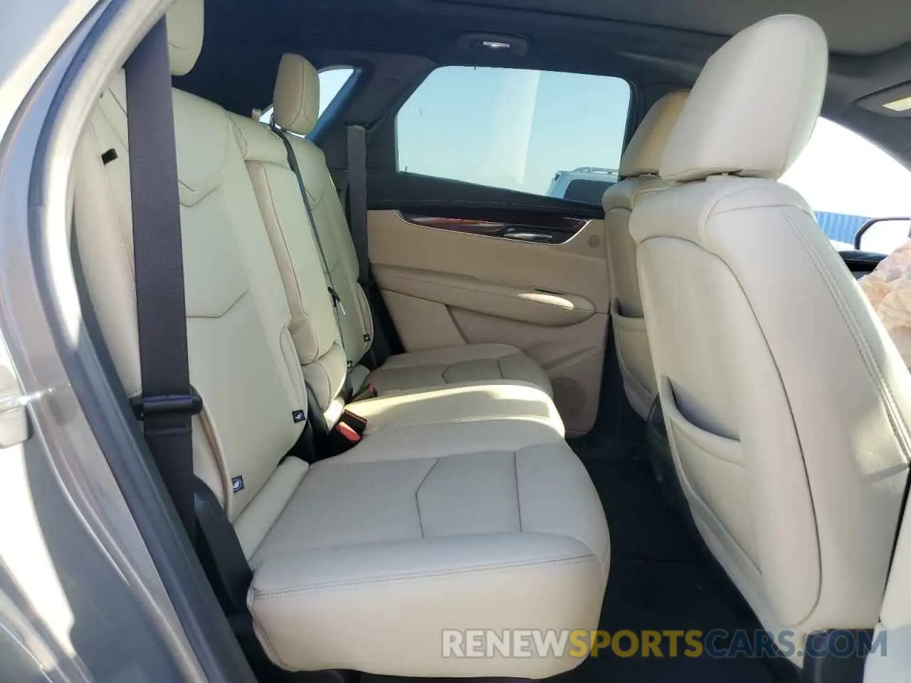 11 Photograph of a damaged car 1GYKNCRS8KZ263958 CADILLAC XT5 2019