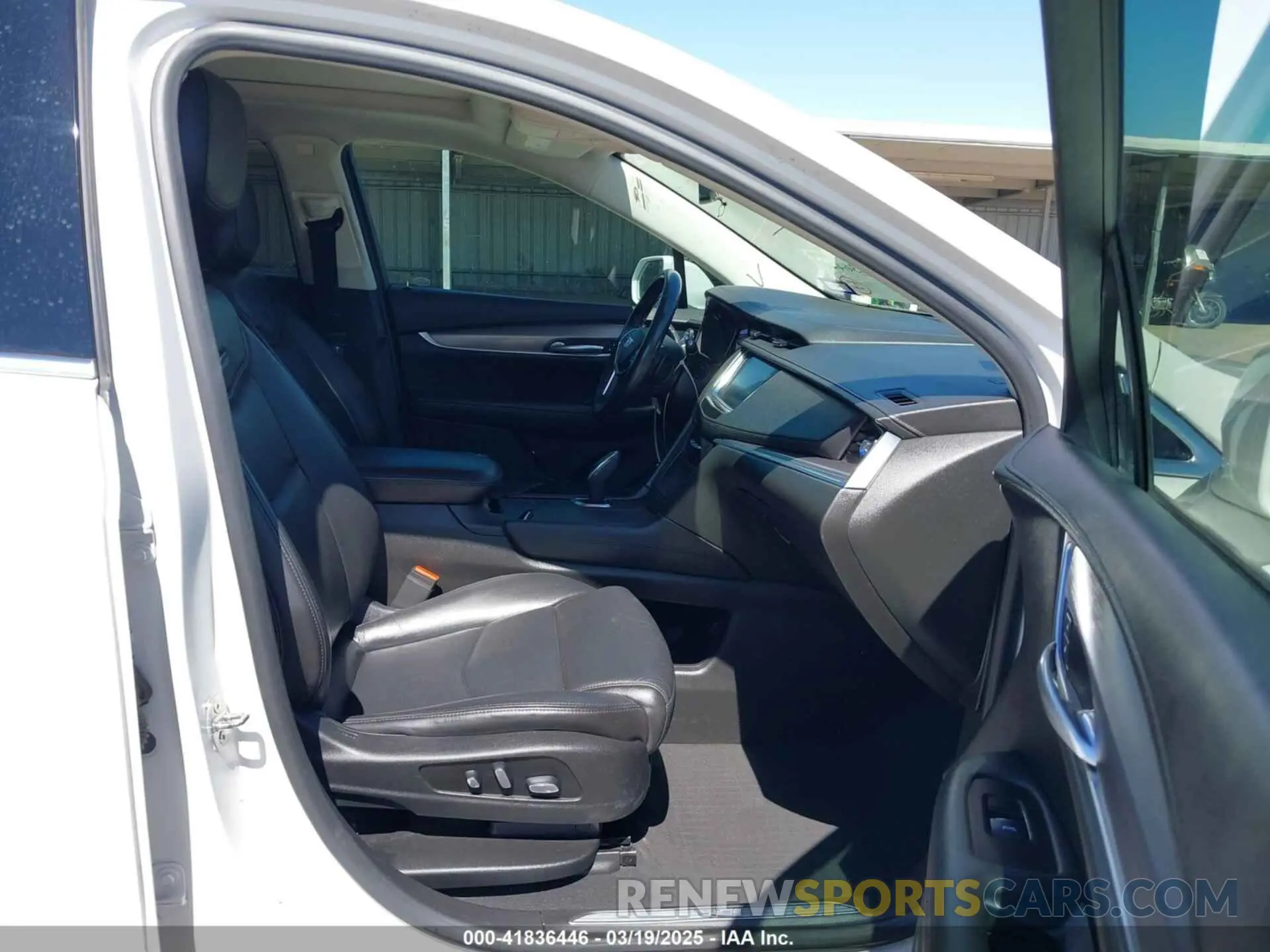 5 Photograph of a damaged car 1GYKNCRS9KZ138936 CADILLAC XT5 2019